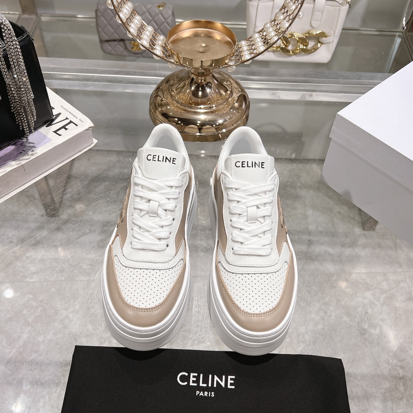 NO:164178,Long thin sole thick sole men's 10CELINE*Silincelin 2025ss new couple's logo lace-up thick sole casual shoes white shoes Simple and comfortable, clean and neat, ** thin legs, whether worn alone or with wide-leg pants, high street and retro, let's make CELINE girls. The upper imported toe layer of cowhide inner lining original inner lining original 1:1 mold opening sole size 35-40 (40 customized), casual shoes/sports shoes, celine, celine, sneakers, cowhide19860909出长薄底厚底男款10CELINE*思琳赛琳 2025ss新款情侣款徽标系带厚底休闲鞋小白鞋 简单舒服,干净利落,**显腿细,无论是单穿还是搭配阔腿裤,高街又复古一起来做CELINE女孩 鞋面进口头层牛皮 内里原版内里 大底原版1:1开模大底 码数35-40（40订做）,休闲鞋/运动鞋,celine,celine,sneakers,cowhide,Women's Shoes
