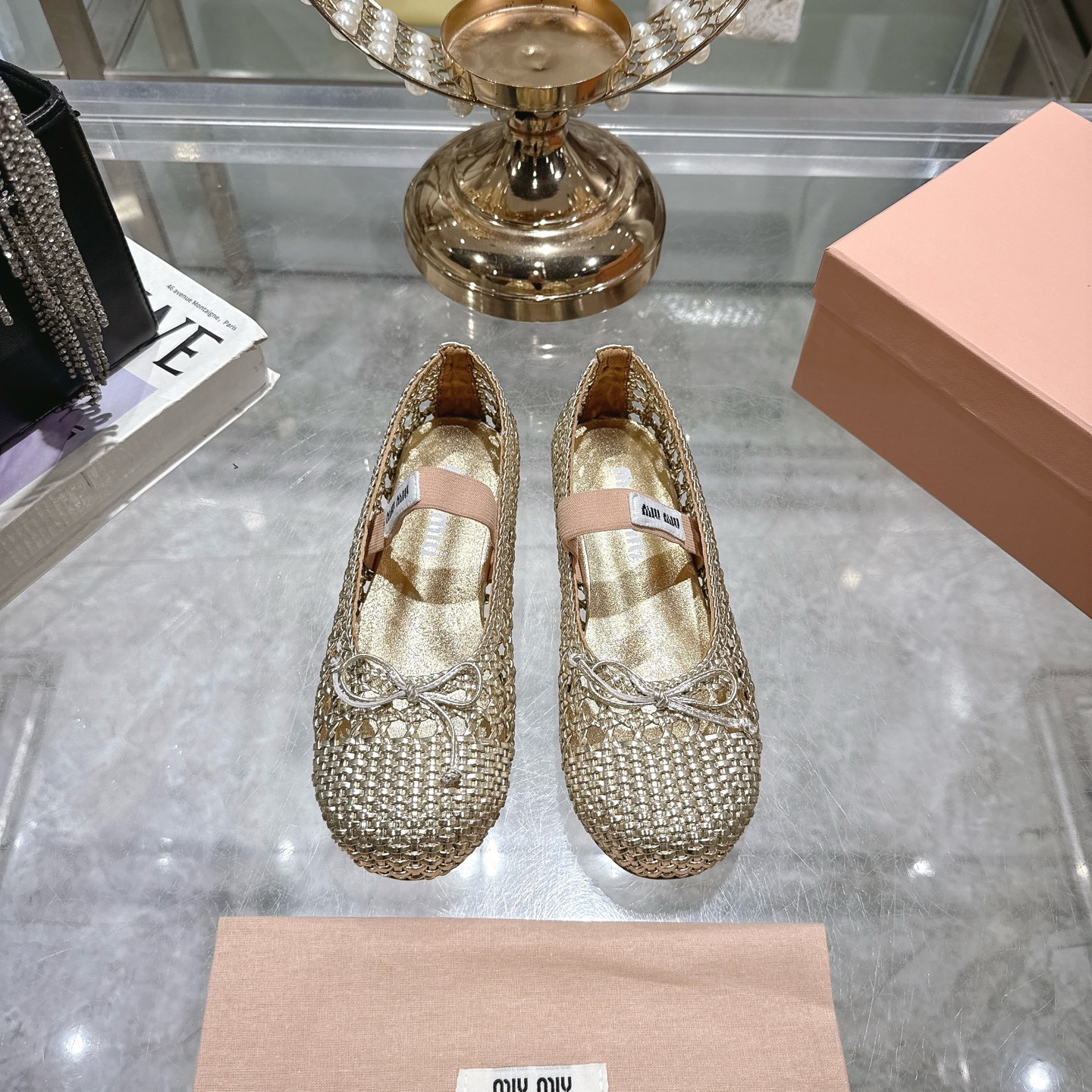 NO:260097,New summer fairy ballet dance shoes!  It comes with beauty!  New style is so fairy!  Every color looks so beautiful, and the mesh weaving color is particularly high-end!  It is very convenient to wear, salty, sweet and versatile. It uses style to convey an attitude. The upper is specially woven and sheepskin, and it is imported from Italy!  Number of sizes: 35–40 (40 custom made without return) with original packaging, ballet shoes, sheepskin, Leather soles19860909新款夏季仙女芭蕾舞跳舞鞋！它带着美貌来啦！新款 太仙女啦！每一个颜色都那么好看,网面编织搭配颜色特别高级！上脚特别方便可盐可甜百搭单品用风格传递一种态度.鞋面特殊编织垫脚羊皮,意大利进口真皮大底！码数:35–40（40订做不退换）配原版包装,芭蕾舞鞋,sheepskin,Leather soles,Women's Shoes