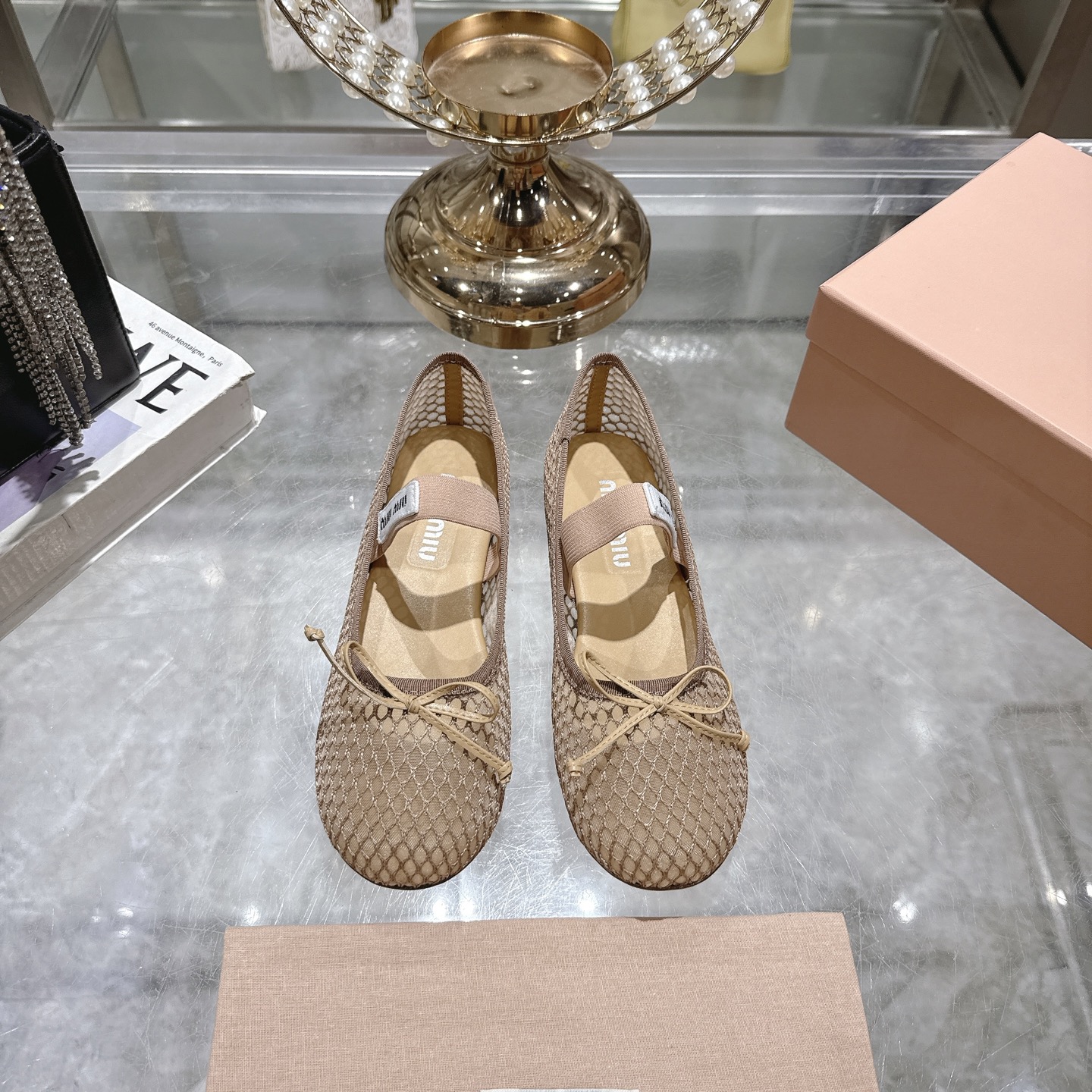 NO:260099,New spring and summer styles, mesh breathable ballet shoes, Miao family integrates the agility of ballet into daily life, so beautiful that it is so fairy!  Super soft mesh, the foot is very high-end, salty, sweet and versatile, single item conveys an attitude with style. The upper is special mesh and footbed sheepskin, and the Italian imported leather sole!  Number of sizes: 35–40 (40 custom made without return) with original packaging, ballet shoes, sheepskin, Leather soles19860909春夏新款 网面透气芭蕾舞鞋缪家以芭蕾的灵动意韵融于日常,美的不要啦 太仙女啦！超软的网面 上脚特别高级可盐可甜百搭单品用风格传递一种态度.鞋面特殊网垫脚羊皮,意大利进口真皮大底！码数:35–40（40订做不退换）配原版包装,芭蕾舞鞋,sheepskin,Leather soles,Women's Shoes