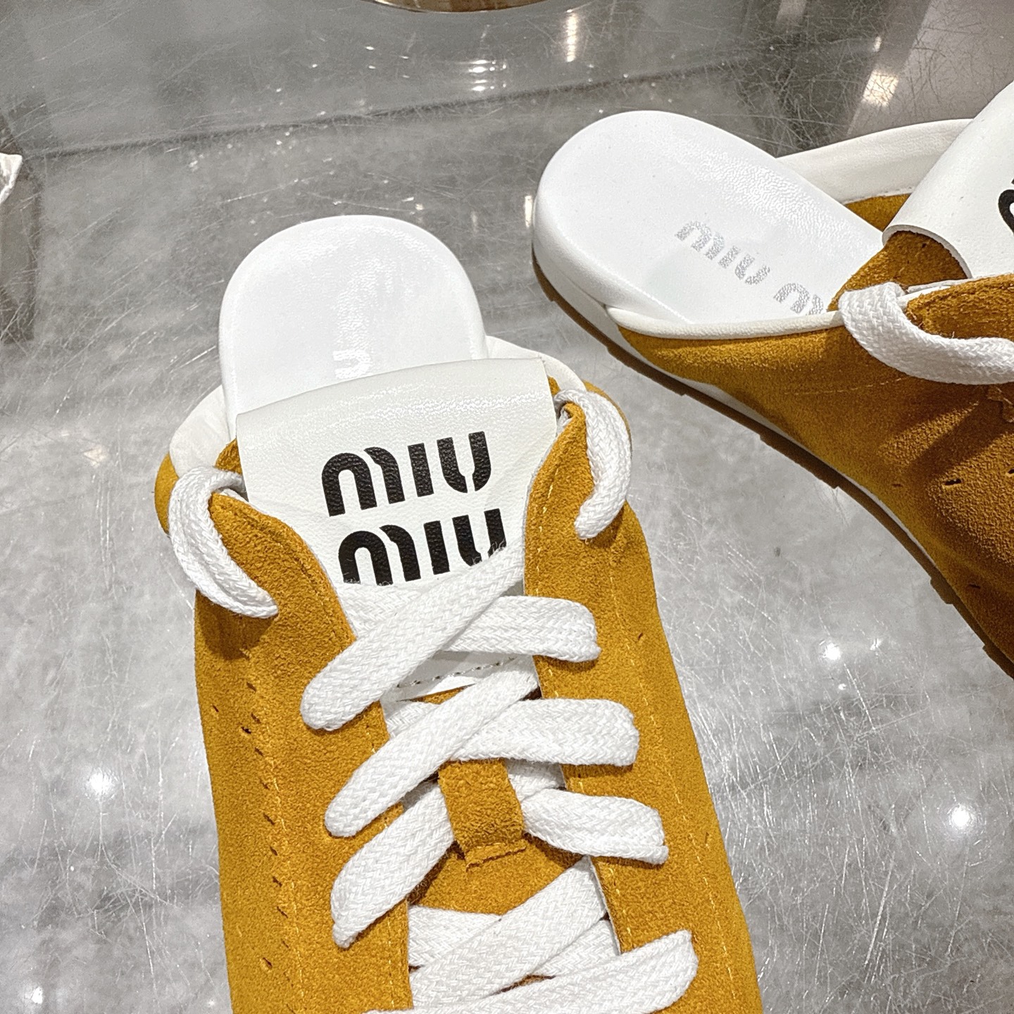 Miu Miu 25SS Leather Mules with Adjustable Straps and Rubber Sole 8 i1746688036969 2405 0 6