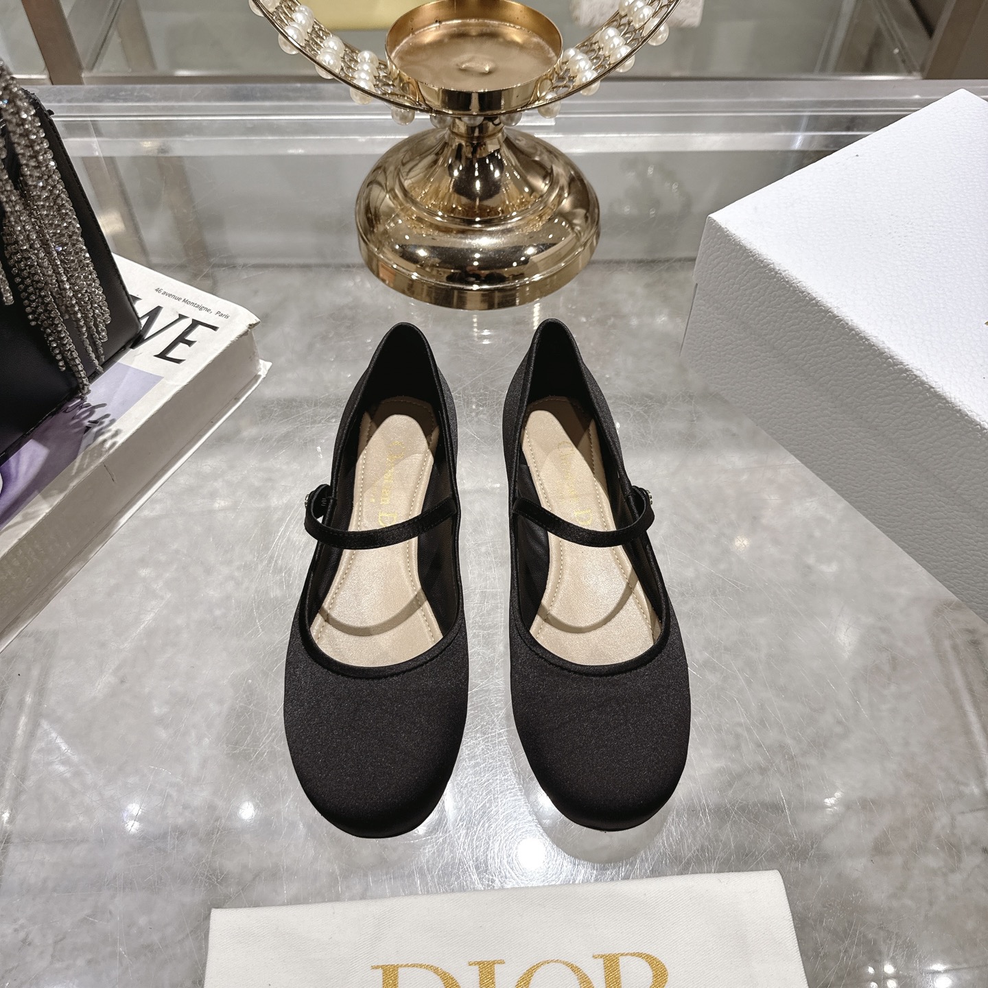 NO:497772,Dior 25ss autumn and winter new style bows flat ballet shoes silk bows single shoes so good~ classic bows for ballet shoes elements ribbed bows with detailed design!  The essential model for a little woman is really great to have. The upper is made of original imported silk satin, inner foot pad sheepskin, original custom Italian leather outsole, size 35-41. (40.41 order, no return or exchange), ballet shoes, dior, dior, sheepskin, real silk, silk fabric, Leather soles19860909Dior 迪奥 25ss秋冬新款 蝴蝶结 平底 芭蕾舞鞋 真丝 蝴蝶结 单鞋 好乖啊～ 芭蕾鞋经典的蝴蝶结 元素 罗纹蝴蝶结上加了细节的蝴蝶结 设计精致！ 小女人必备款舒适感真的极极好 鞋面采用原版进口真丝绸缎 内里垫脚羊皮 鞋底原版定制意大利真皮大底 码数35-41 .(40.41订不退换）,芭蕾舞鞋,dior,dior,sheepskin,real silk,silk fabric,Leather soles,Women's Shoes