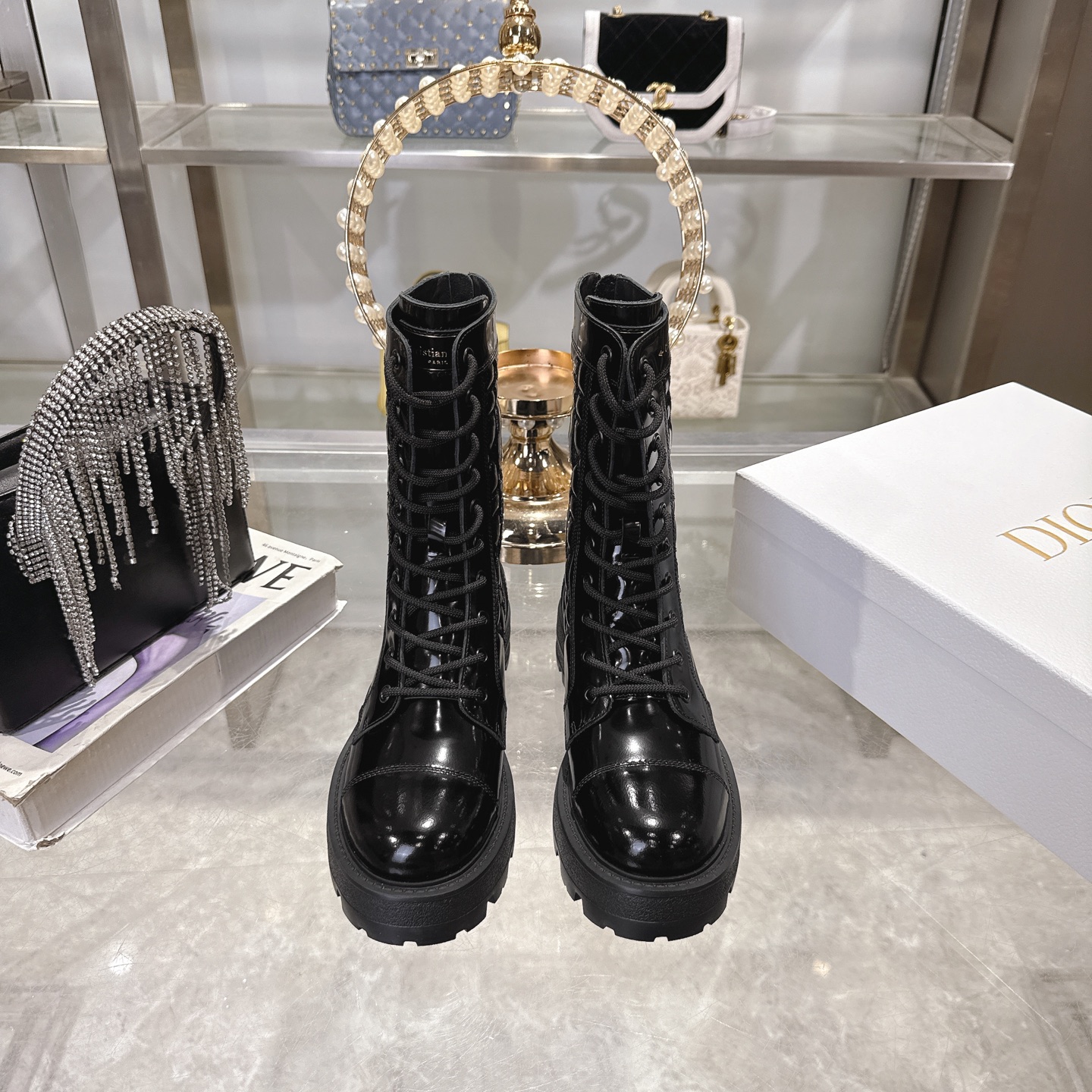 NO:469214,Dior CD 2025 autumn and winter short boots Miss Dior CD2025 autumn and winter latest color high-end poster D-Major electric embroidery color-blocking letter logo round toe middle tube graffiti women's boots and feet knight boots fabric original cowhide inner lining original inner sole open mold sole size 35-41, boots, dior, dior, boots, cowhide19860909Dior 迪奥 CD 2025秋冬短靴 Miss Dior 迪奥 CD2025秋冬最新色高定海报款D-Major电绣拼色字母logo 圆头中筒涂鸦女靴脚骑士靴 面料原版牛皮 内里原版内里 鞋底开模鞋底 尺码35-41,靴子,dior,dior,boots,cowhide,Women's Shoes