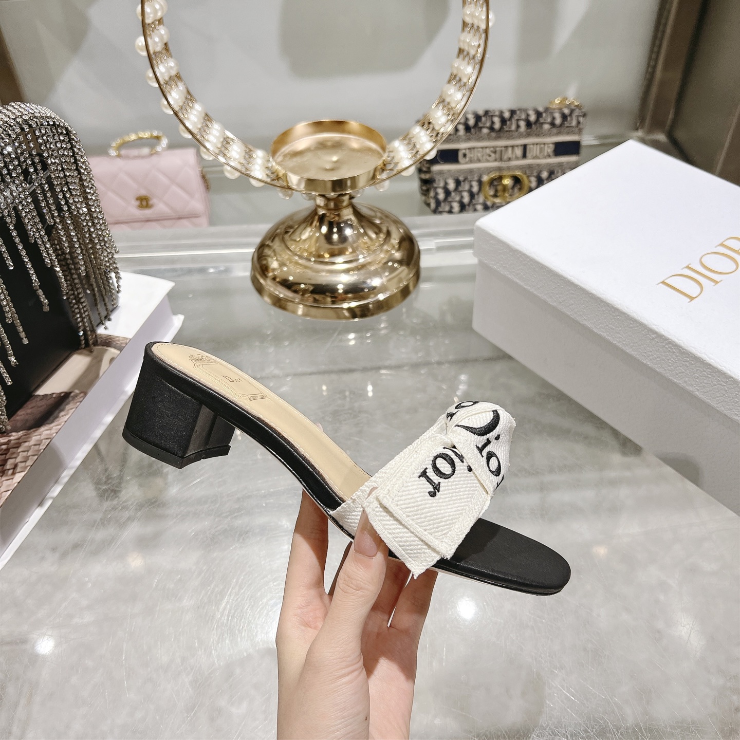 Dior J'ADIOR 迪奥 Dior 2026 早春新款高定系列Dentelle高跟蝴蝶结女鞋 CD字母logo立体刺绣方头露趾拼色凉拖鞋 市面