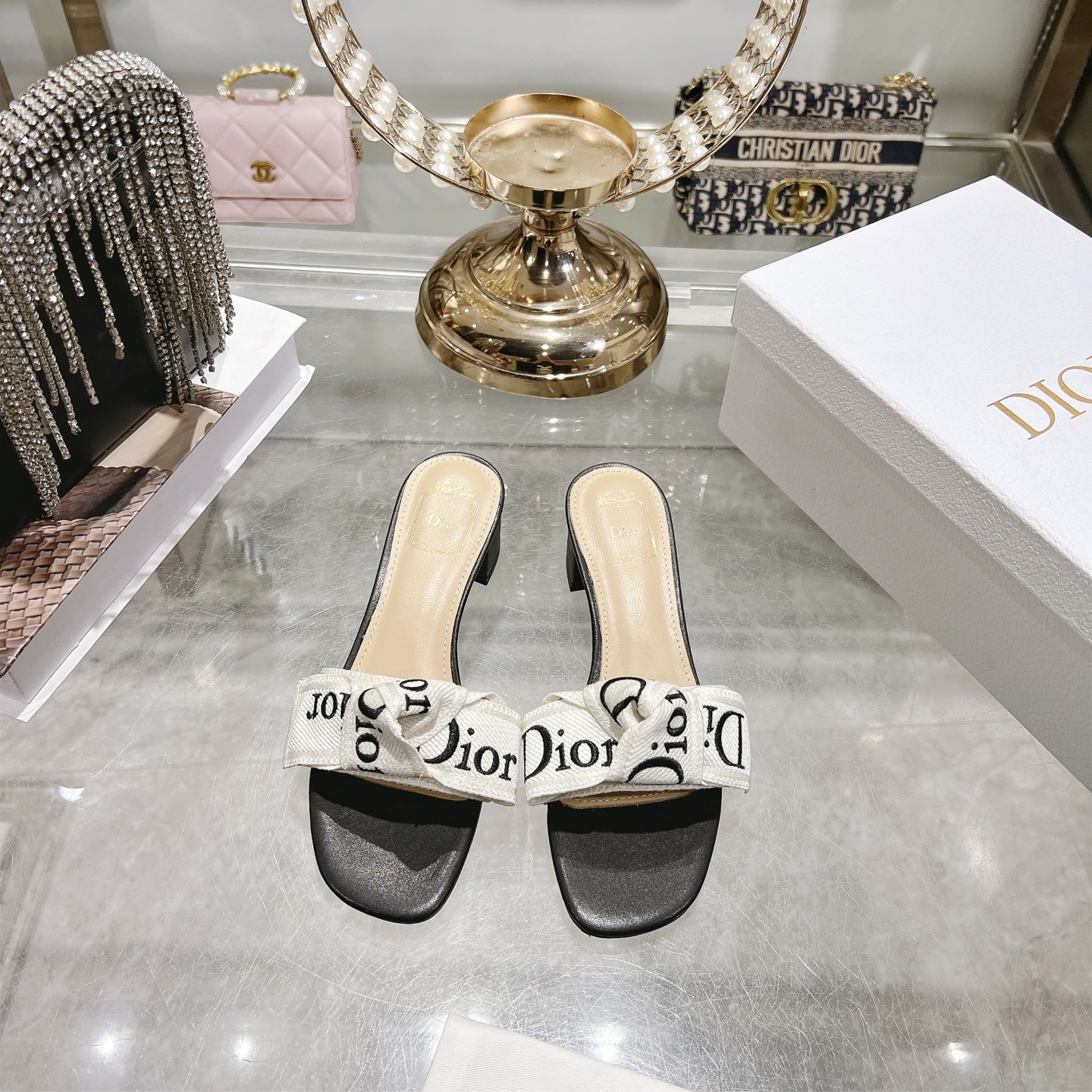 Dior J'ADIOR 迪奥 Dior 2026 早春新款高定系列Dentelle高跟蝴蝶结女鞋 CD字母logo立体刺绣方头露趾拼色凉拖鞋 市面