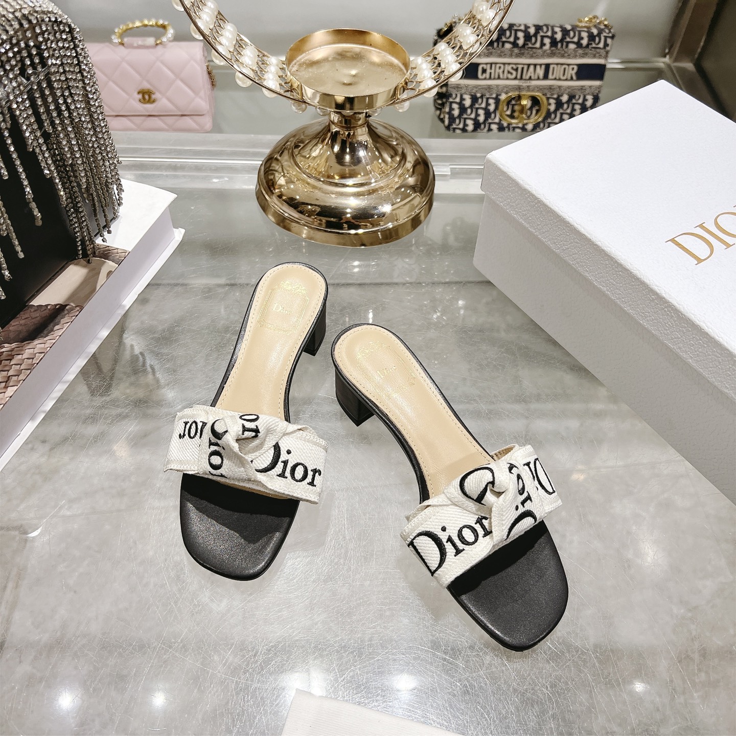 Dior J'ADIOR 迪奥 Dior 2026 早春新款高定系列Dentelle高跟蝴蝶结女鞋 CD字母logo立体刺绣方头露趾拼色凉拖鞋 市面