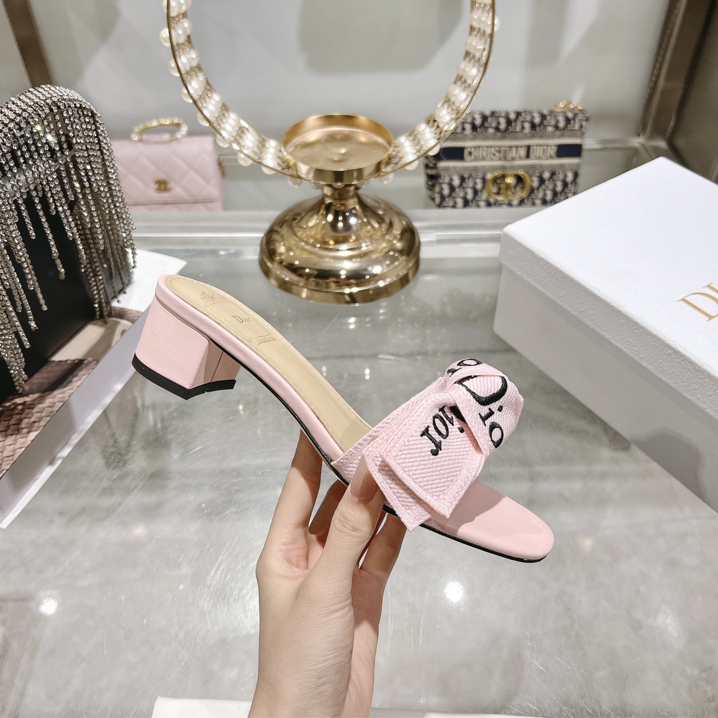 Dior J'ADIOR 迪奥 Dior 2026 早春新款高定系列Dentelle高跟蝴蝶结女鞋 CD字母logo立体刺绣方头露趾拼色凉拖鞋 市面