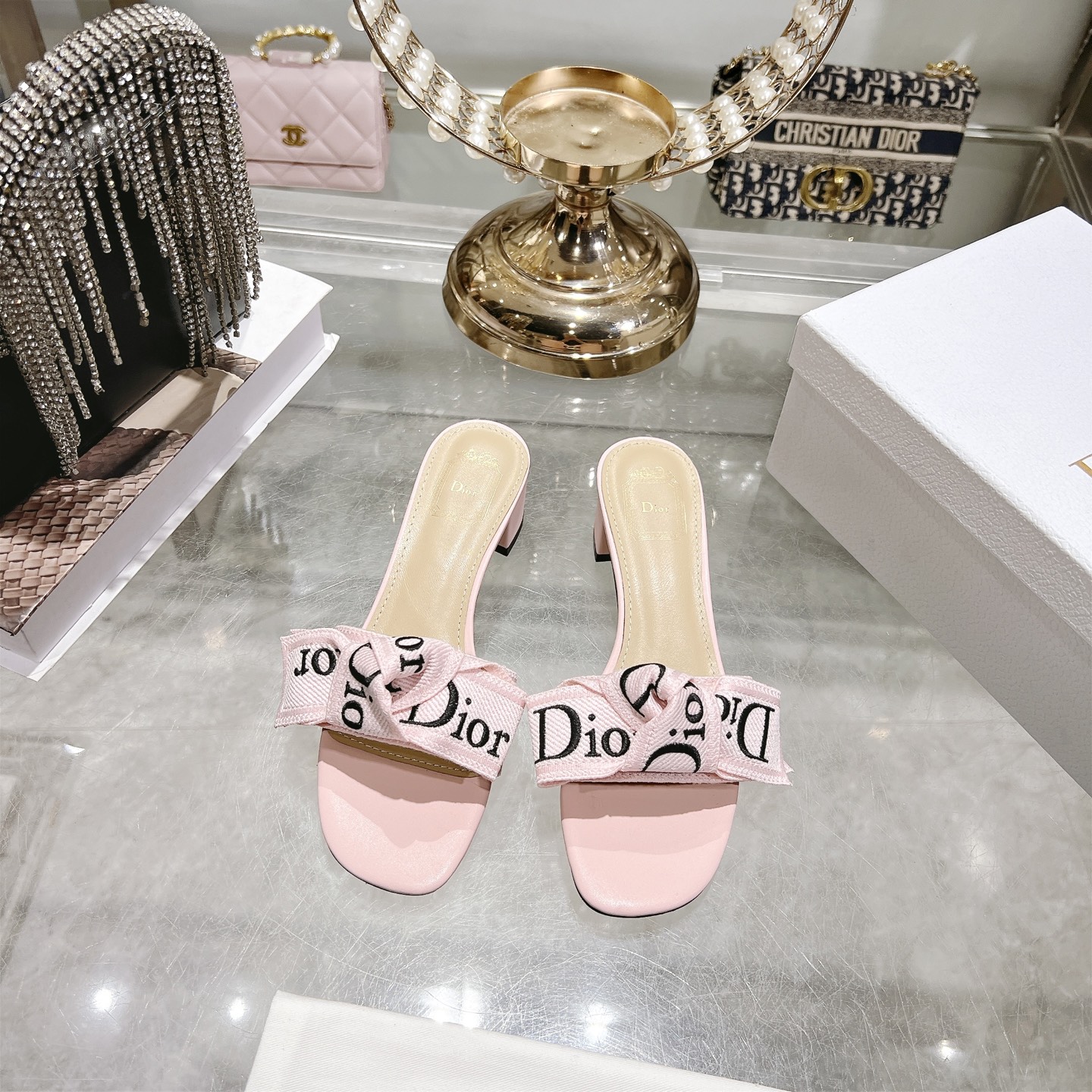 Dior J'ADIOR 迪奥 Dior 2026 早春新款高定系列Dentelle高跟蝴蝶结女鞋 CD字母logo立体刺绣方头露趾拼色凉拖鞋 市面
