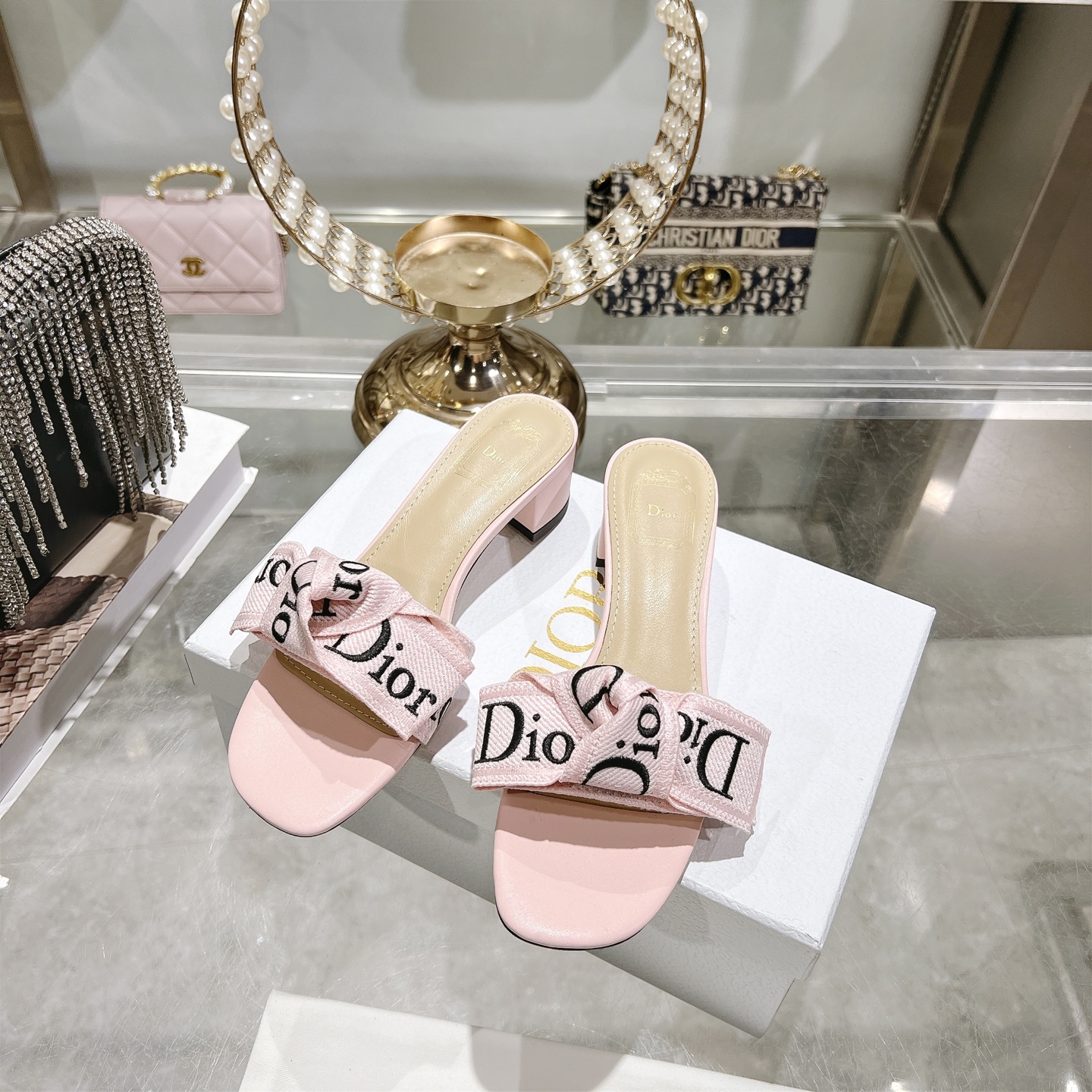 Dior J'ADIOR 迪奥 Dior 2026 早春新款高定系列Dentelle高跟蝴蝶结女鞋 CD字母logo立体刺绣方头露趾拼色凉拖鞋 市面