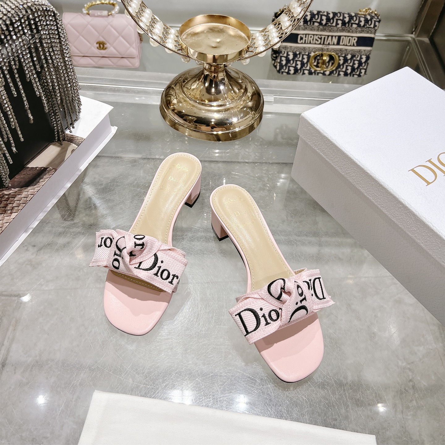 Dior J'ADIOR 迪奥 Dior 2026 早春新款高定系列Dentelle高跟蝴蝶结女鞋 CD字母logo立体刺绣方头露趾拼色凉拖鞋 市面