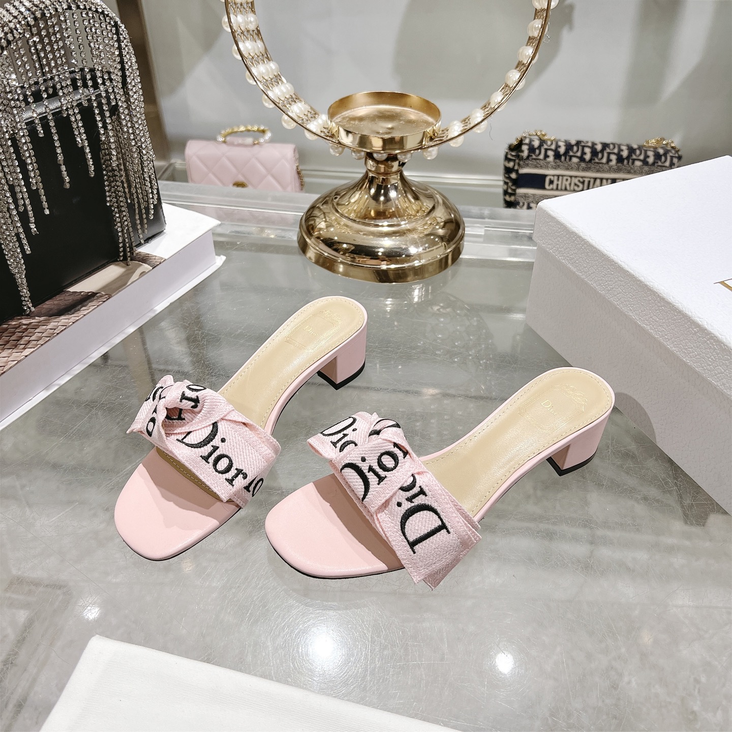 Dior J'ADIOR 迪奥 Dior 2026 早春新款高定系列Dentelle高跟蝴蝶结女鞋 CD字母logo立体刺绣方头露趾拼色凉拖鞋 市面