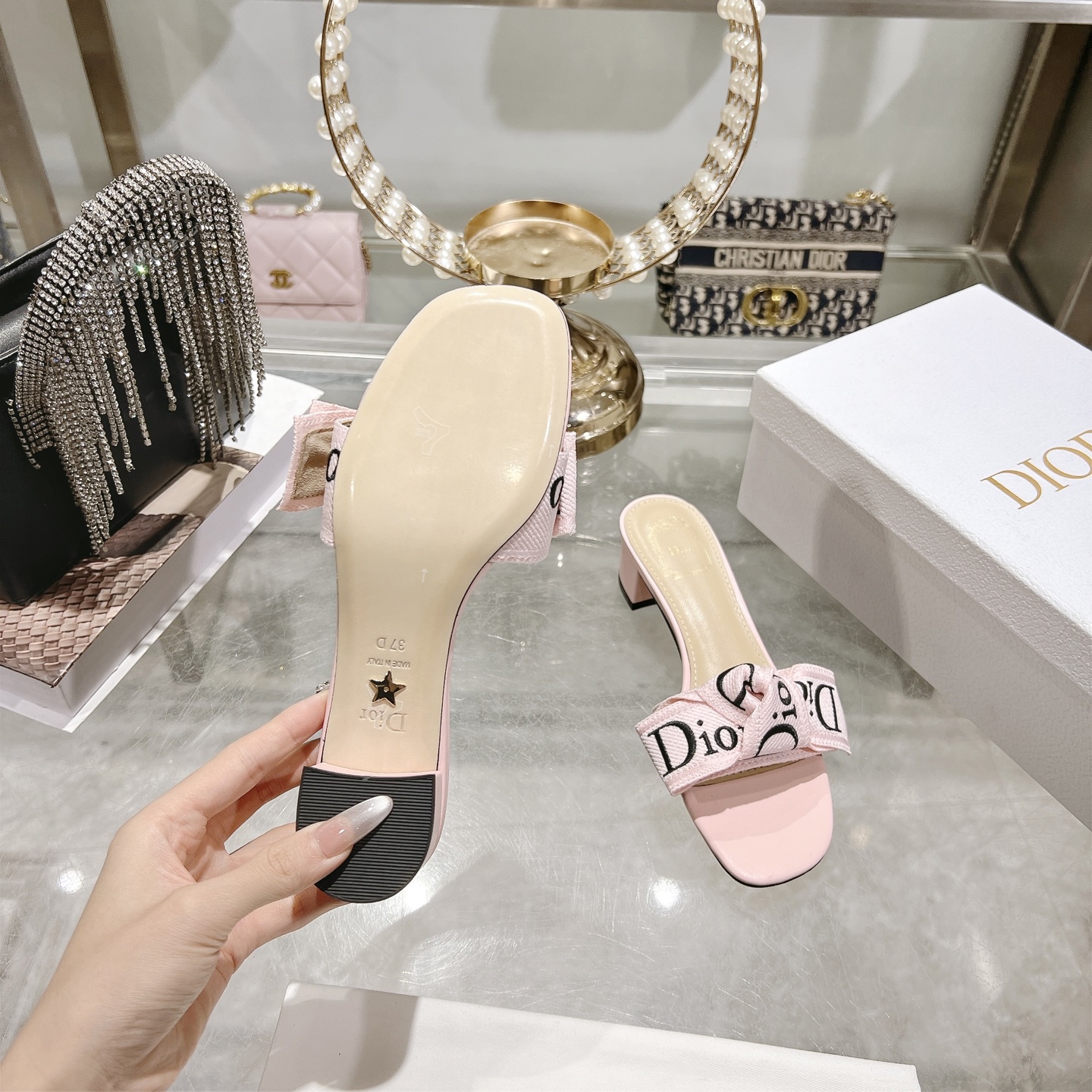 Dior J'ADIOR 迪奥 Dior 2026 早春新款高定系列Dentelle高跟蝴蝶结女鞋 CD字母logo立体刺绣方头露趾拼色凉拖鞋 市面