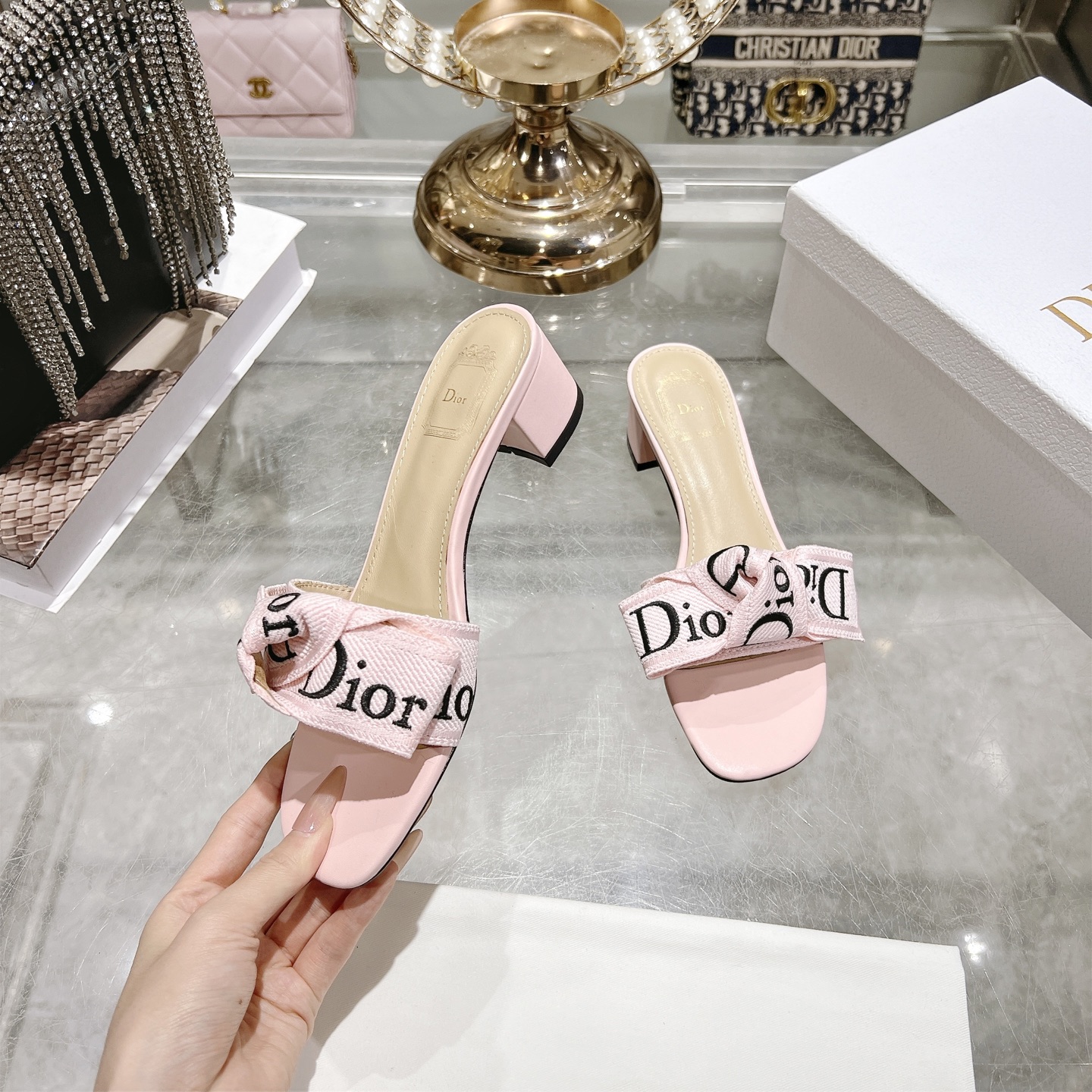 Dior J'ADIOR 迪奥 Dior 2026 早春新款高定系列Dentelle高跟蝴蝶结女鞋 CD字母logo立体刺绣方头露趾拼色凉拖鞋 市面