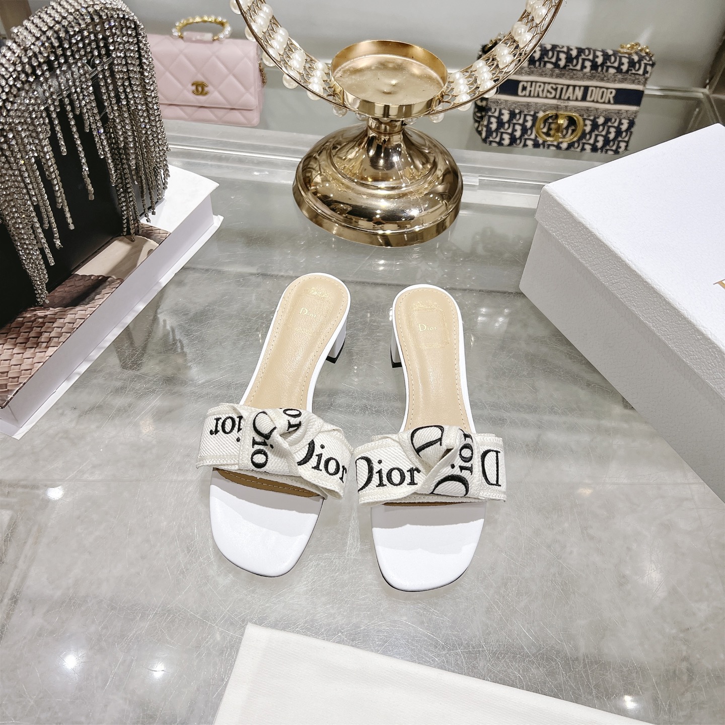 Dior J'ADIOR 迪奥 Dior 2026 早春新款高定系列Dentelle高跟蝴蝶结女鞋 CD字母logo立体刺绣方头露趾拼色凉拖鞋 市面