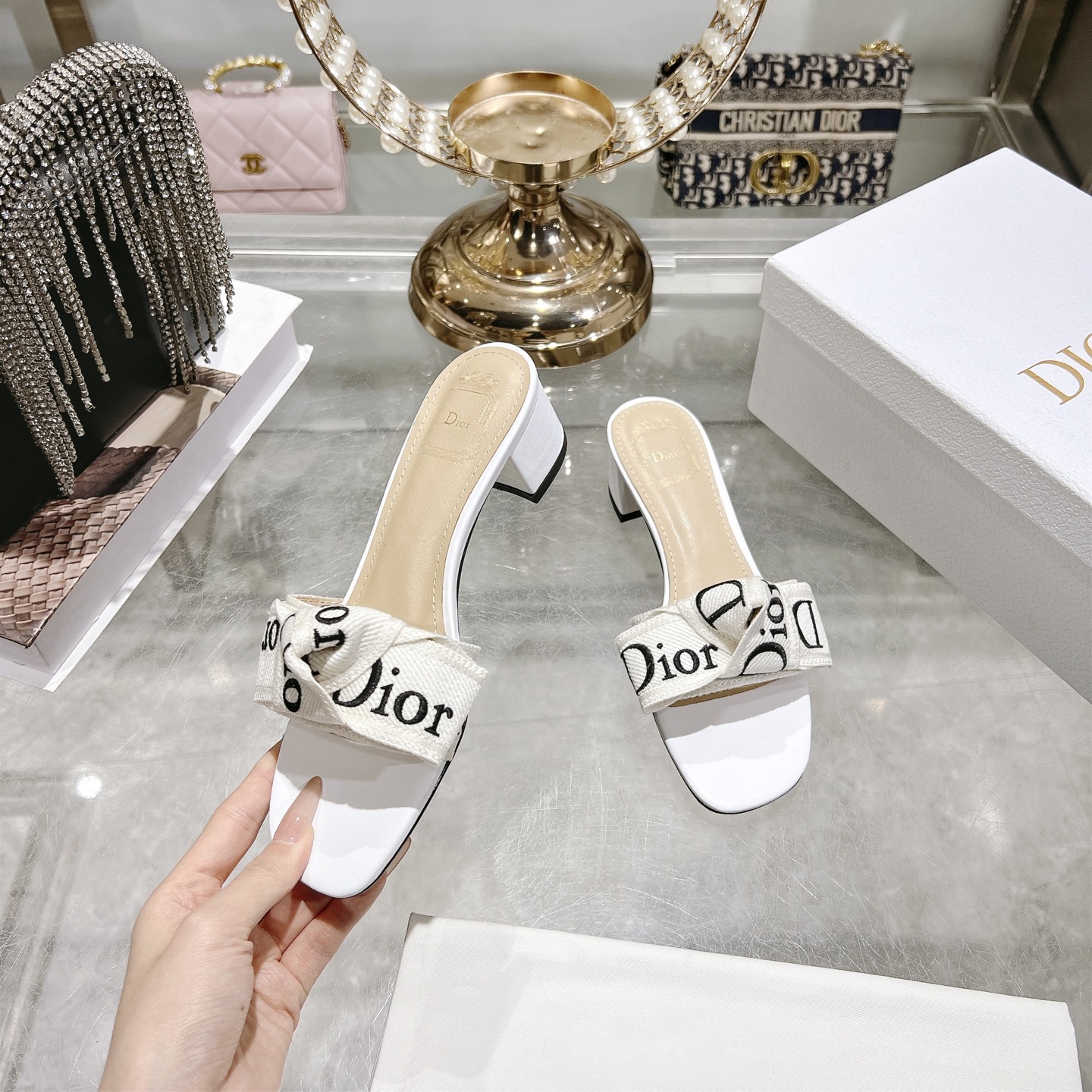 Dior J'ADIOR 迪奥 Dior 2026 早春新款高定系列Dentelle高跟蝴蝶结女鞋 CD字母logo立体刺绣方头露趾拼色凉拖鞋 市面