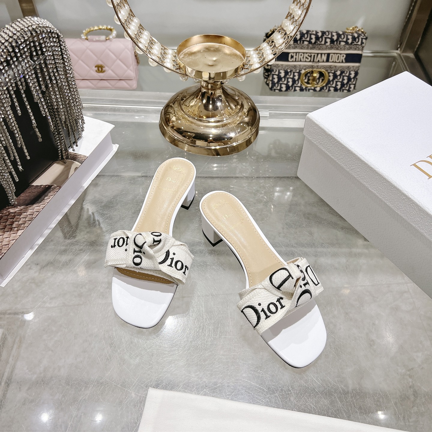 Dior J'ADIOR 迪奥 Dior 2026 早春新款高定系列Dentelle高跟蝴蝶结女鞋 CD字母logo立体刺绣方头露趾拼色凉拖鞋 市面