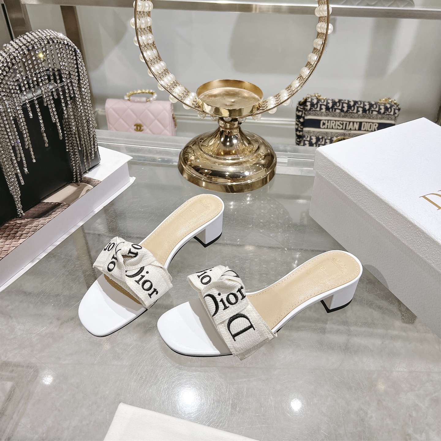 Dior J'ADIOR 迪奥 Dior 2026 早春新款高定系列Dentelle高跟蝴蝶结女鞋 CD字母logo立体刺绣方头露趾拼色凉拖鞋 市面