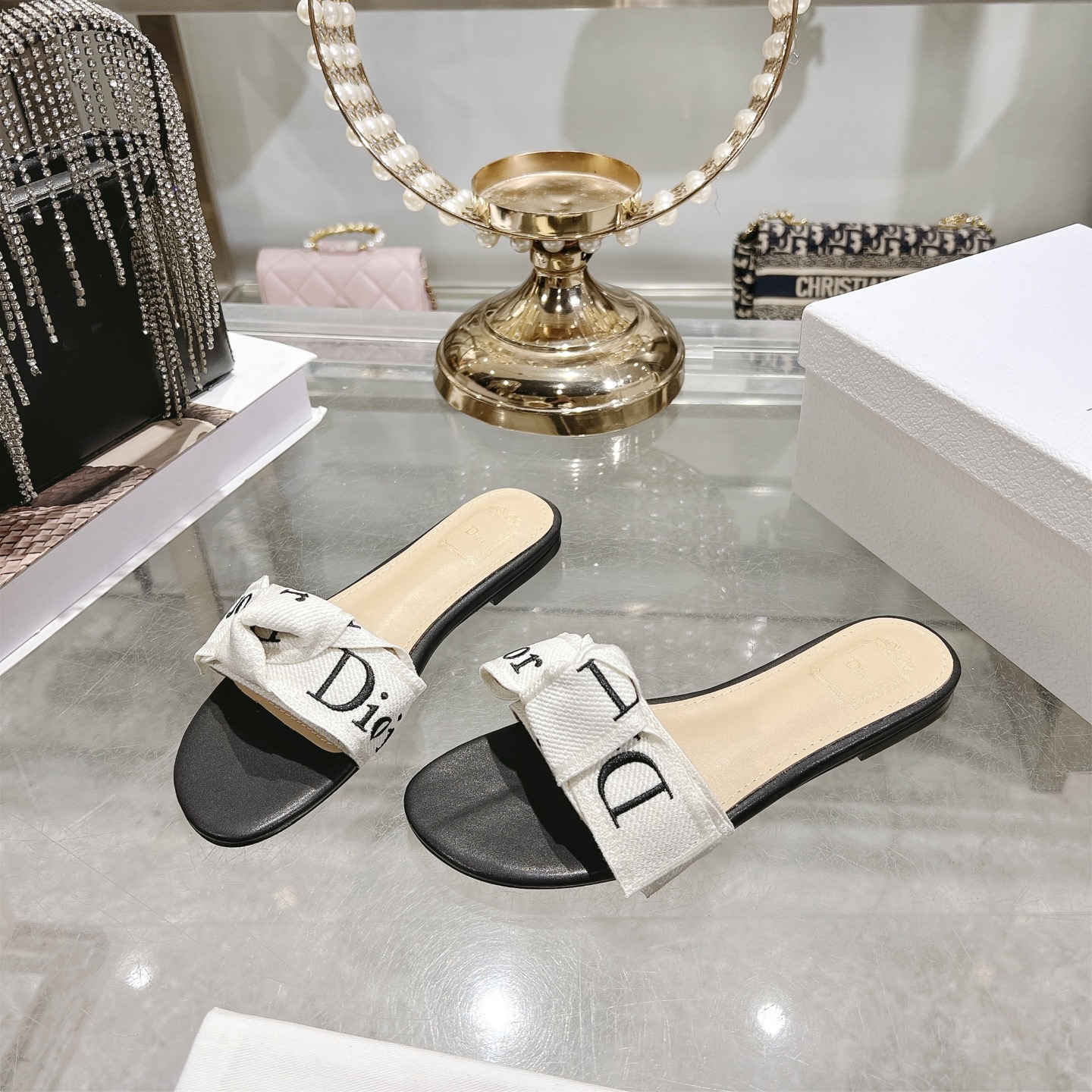 Dior J'ADIOR 迪奥 Dior 2026 早春新款高定系列Dentelle高跟蝴蝶结女鞋 CD字母logo立体刺绣方头露趾拼色凉拖鞋 市面