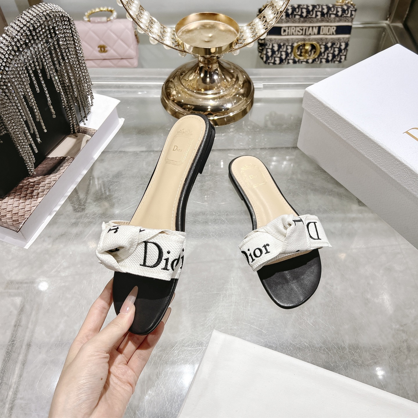 Dior J'ADIOR 迪奥 Dior 2026 早春新款高定系列Dentelle高跟蝴蝶结女鞋 CD字母logo立体刺绣方头露趾拼色凉拖鞋 市面