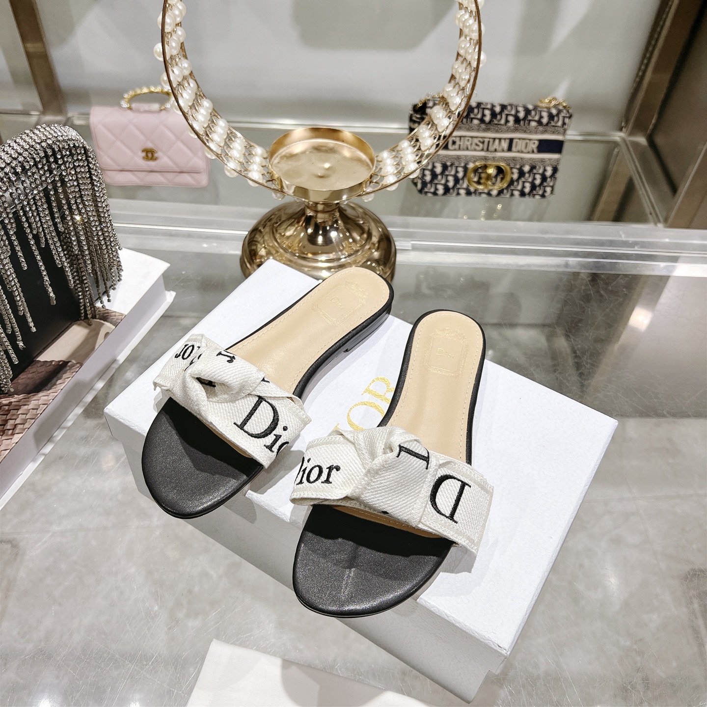 Dior J'ADIOR 迪奥 Dior 2026 早春新款高定系列Dentelle高跟蝴蝶结女鞋 CD字母logo立体刺绣方头露趾拼色凉拖鞋 市面