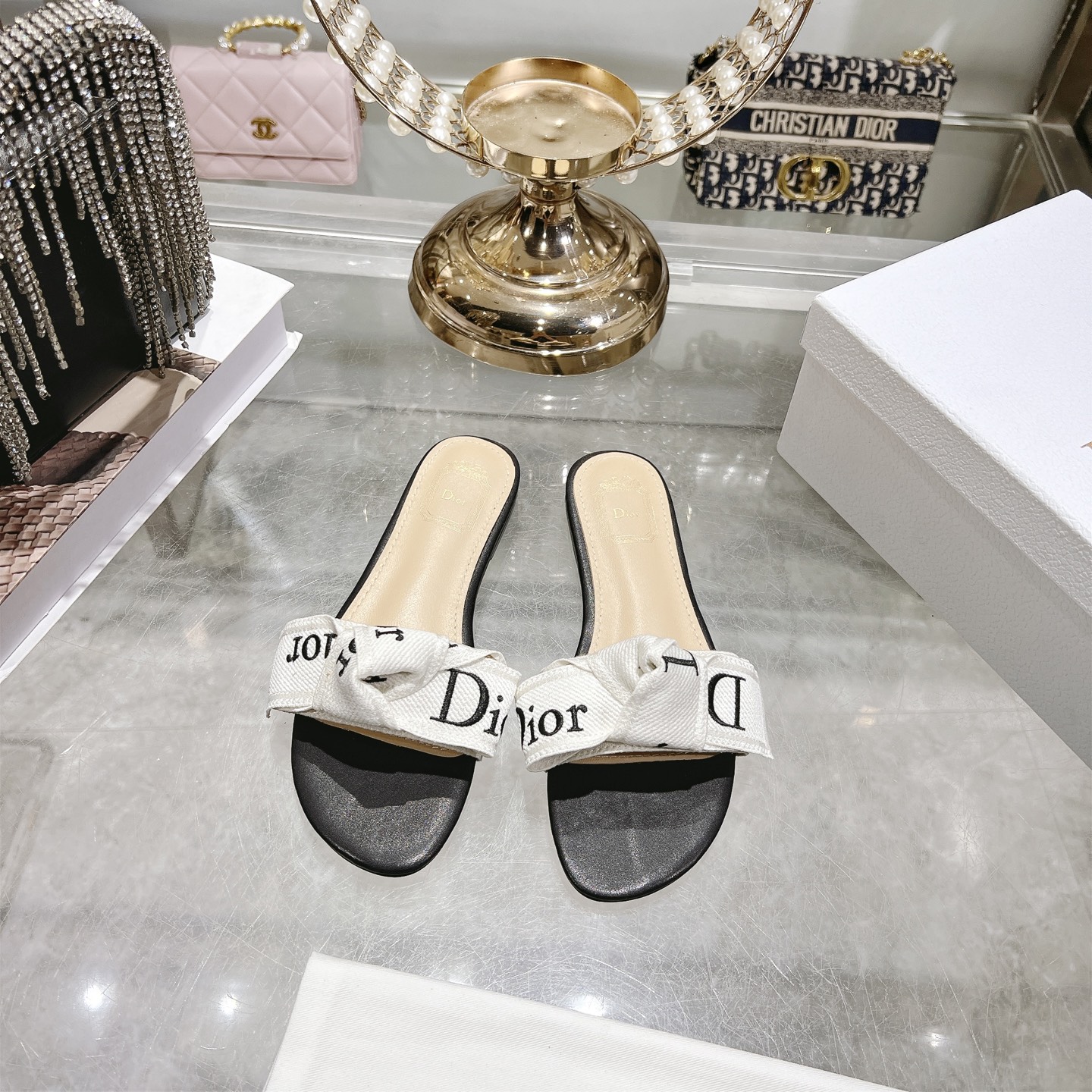 Dior J'ADIOR 迪奥 Dior 2026 早春新款高定系列Dentelle高跟蝴蝶结女鞋 CD字母logo立体刺绣方头露趾拼色凉拖鞋 市面