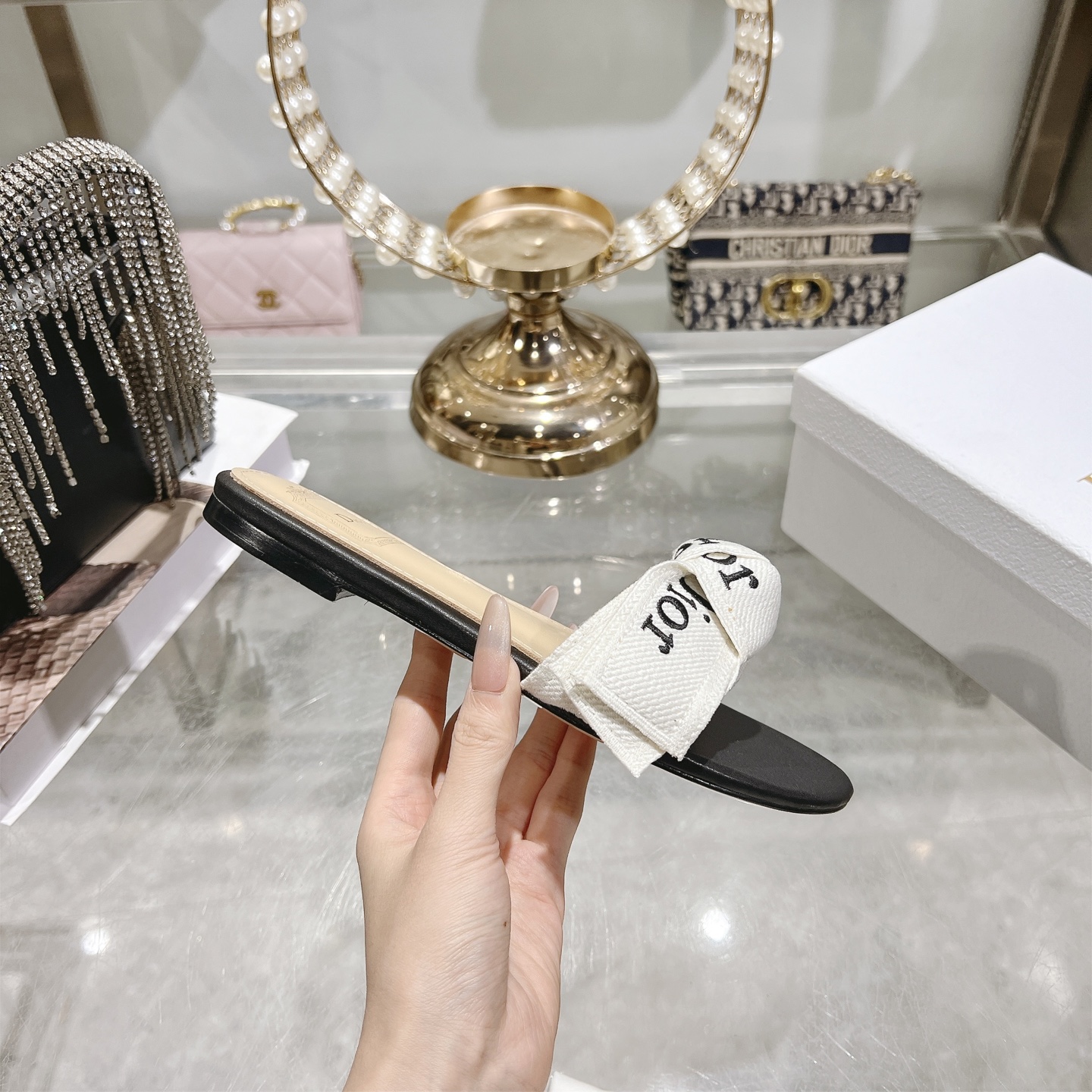 Dior J'ADIOR 迪奥 Dior 2026 早春新款高定系列Dentelle高跟蝴蝶结女鞋 CD字母logo立体刺绣方头露趾拼色凉拖鞋 市面