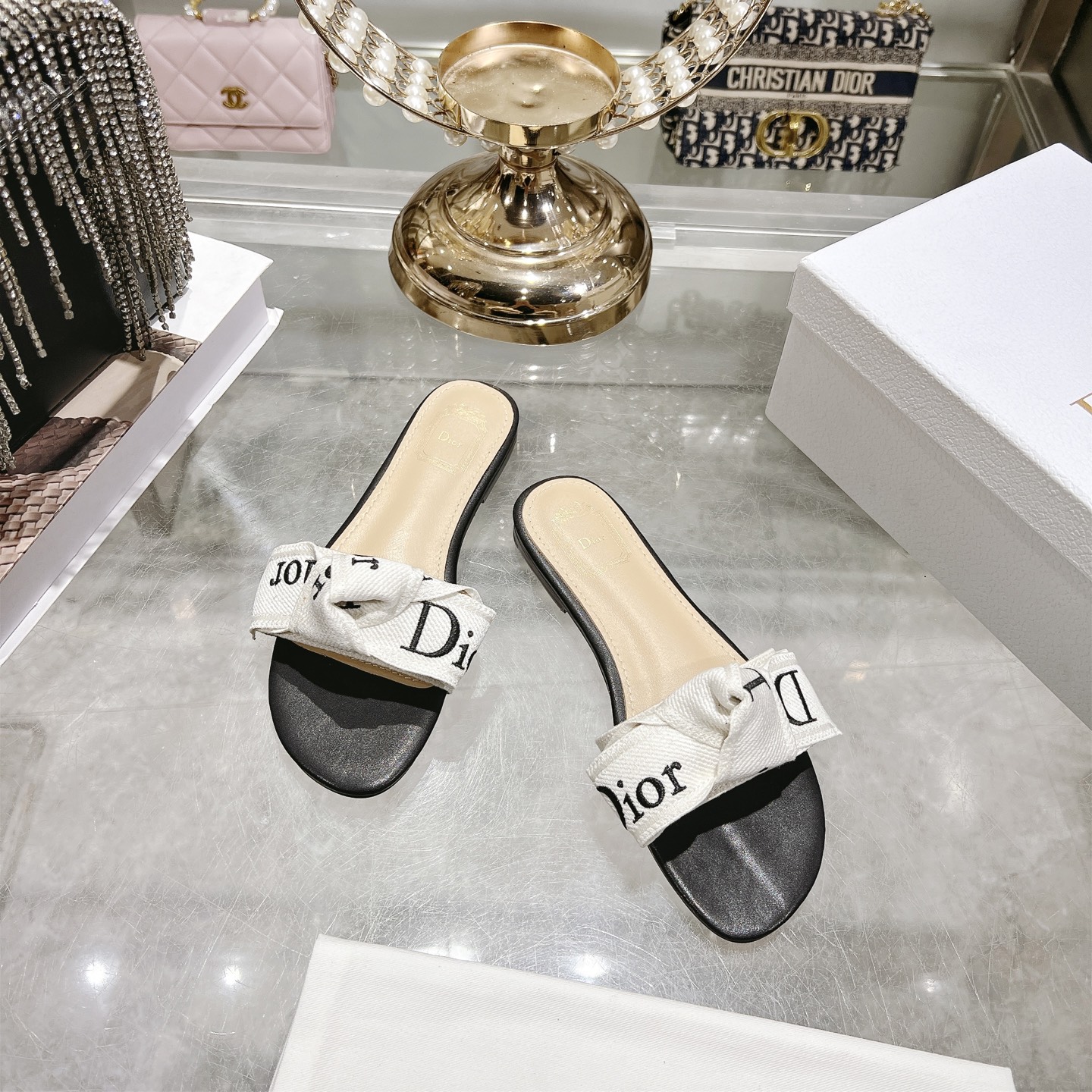 Dior J'ADIOR 迪奥 Dior 2026 早春新款高定系列Dentelle高跟蝴蝶结女鞋 CD字母logo立体刺绣方头露趾拼色凉拖鞋 市面