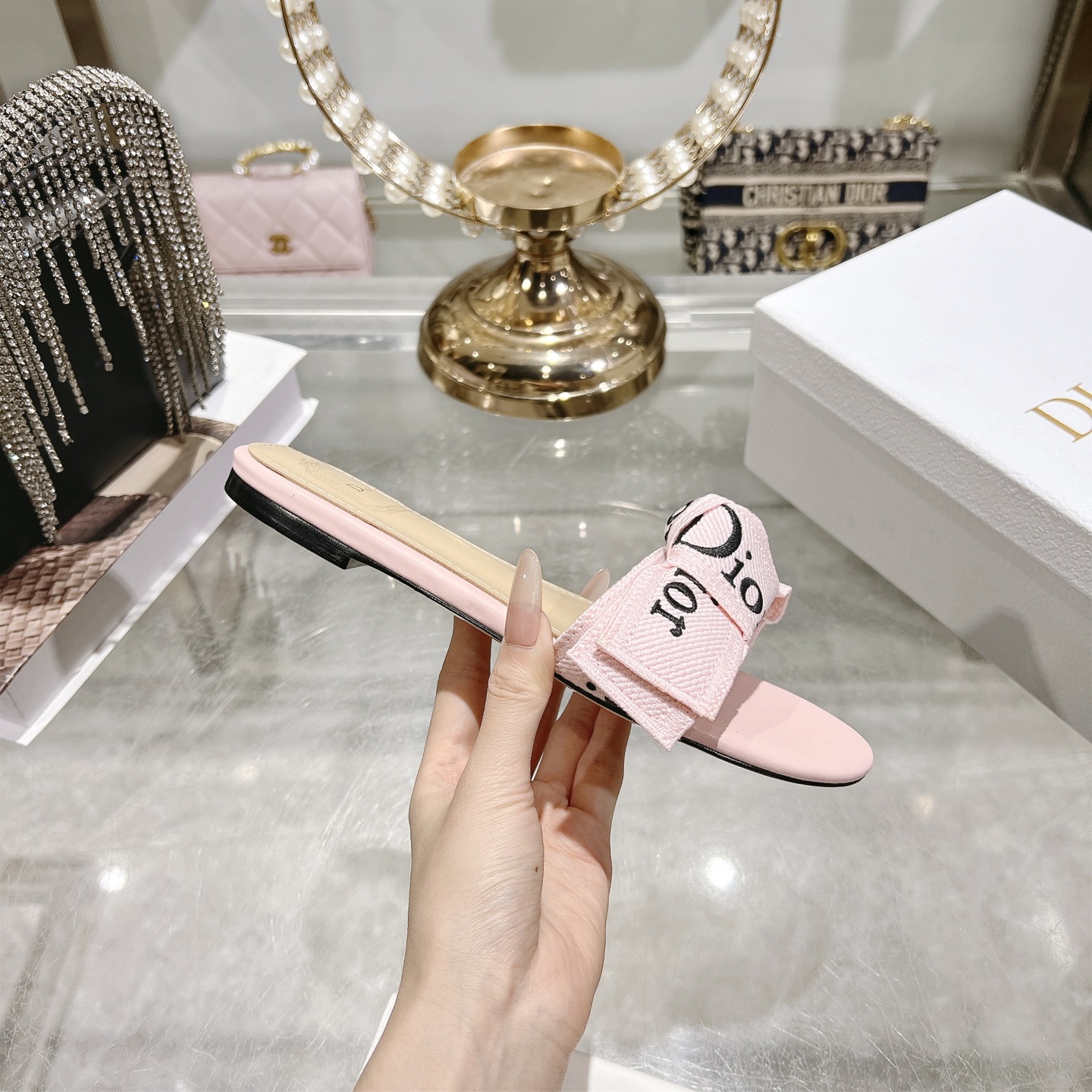 Dior J'ADIOR 迪奥 Dior 2026 早春新款高定系列Dentelle高跟蝴蝶结女鞋 CD字母logo立体刺绣方头露趾拼色凉拖鞋 市面