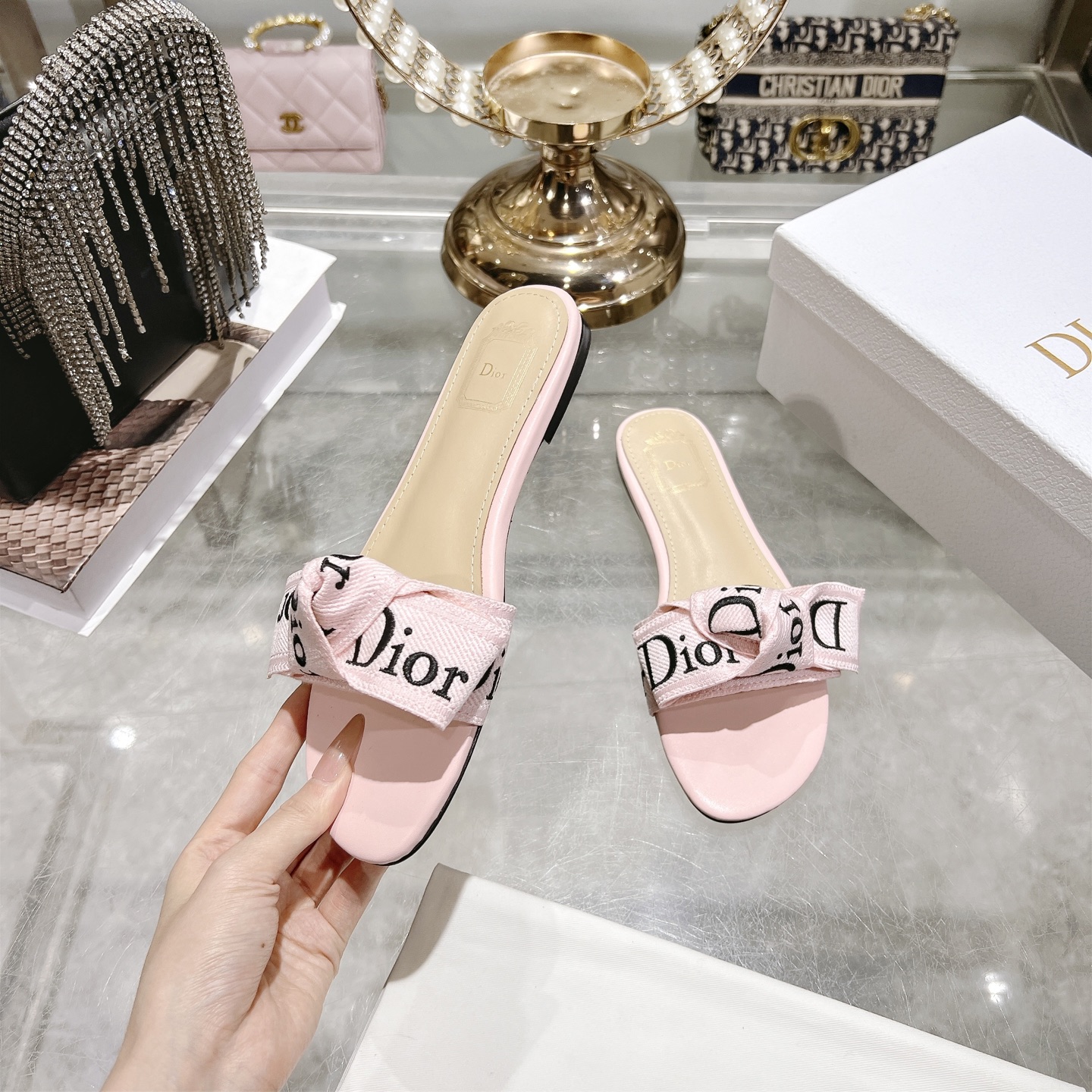 Dior J'ADIOR 迪奥 Dior 2026 早春新款高定系列Dentelle高跟蝴蝶结女鞋 CD字母logo立体刺绣方头露趾拼色凉拖鞋 市面