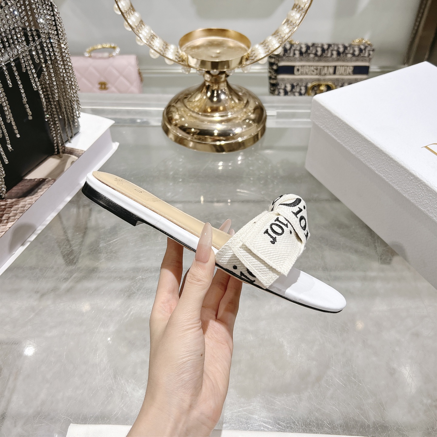 Dior J'ADIOR 迪奥 Dior 2026 早春新款高定系列Dentelle高跟蝴蝶结女鞋 CD字母logo立体刺绣方头露趾拼色凉拖鞋 市面