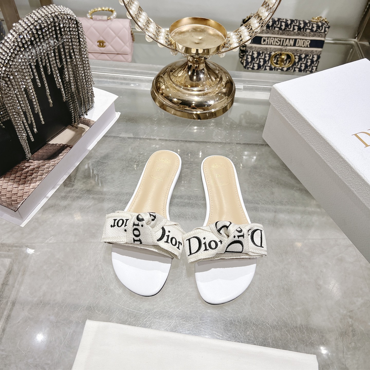 Dior J'ADIOR 迪奥 Dior 2026 早春新款高定系列Dentelle高跟蝴蝶结女鞋 CD字母logo立体刺绣方头露趾拼色凉拖鞋 市面