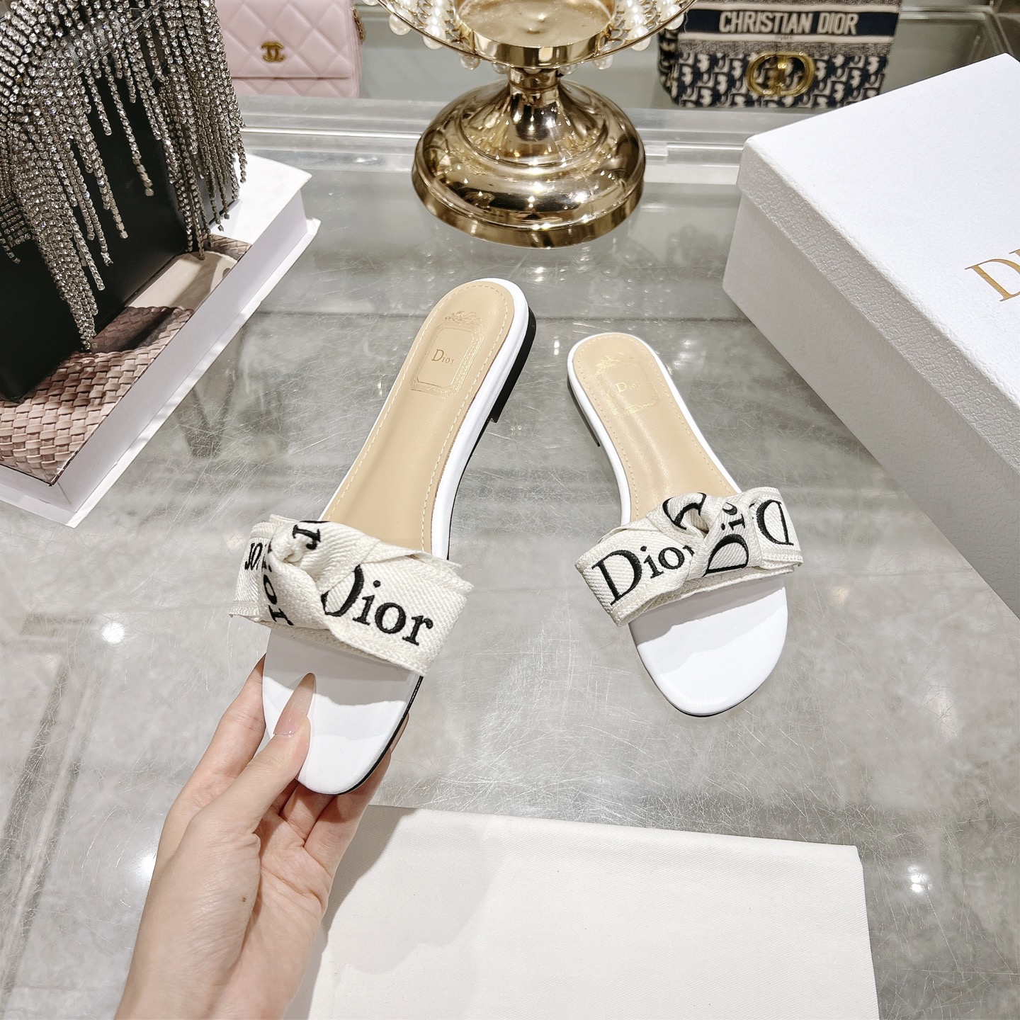Dior J'ADIOR 迪奥 Dior 2026 早春新款高定系列Dentelle高跟蝴蝶结女鞋 CD字母logo立体刺绣方头露趾拼色凉拖鞋 市面