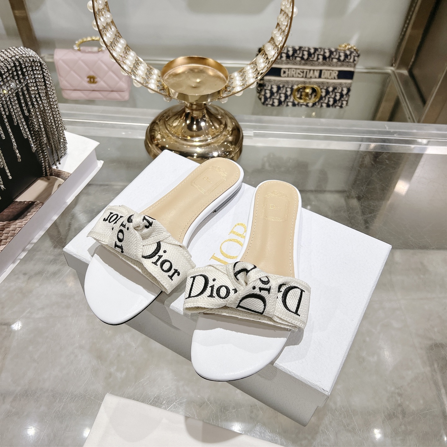 Dior J'ADIOR 迪奥 Dior 2026 早春新款高定系列Dentelle高跟蝴蝶结女鞋 CD字母logo立体刺绣方头露趾拼色凉拖鞋 市面