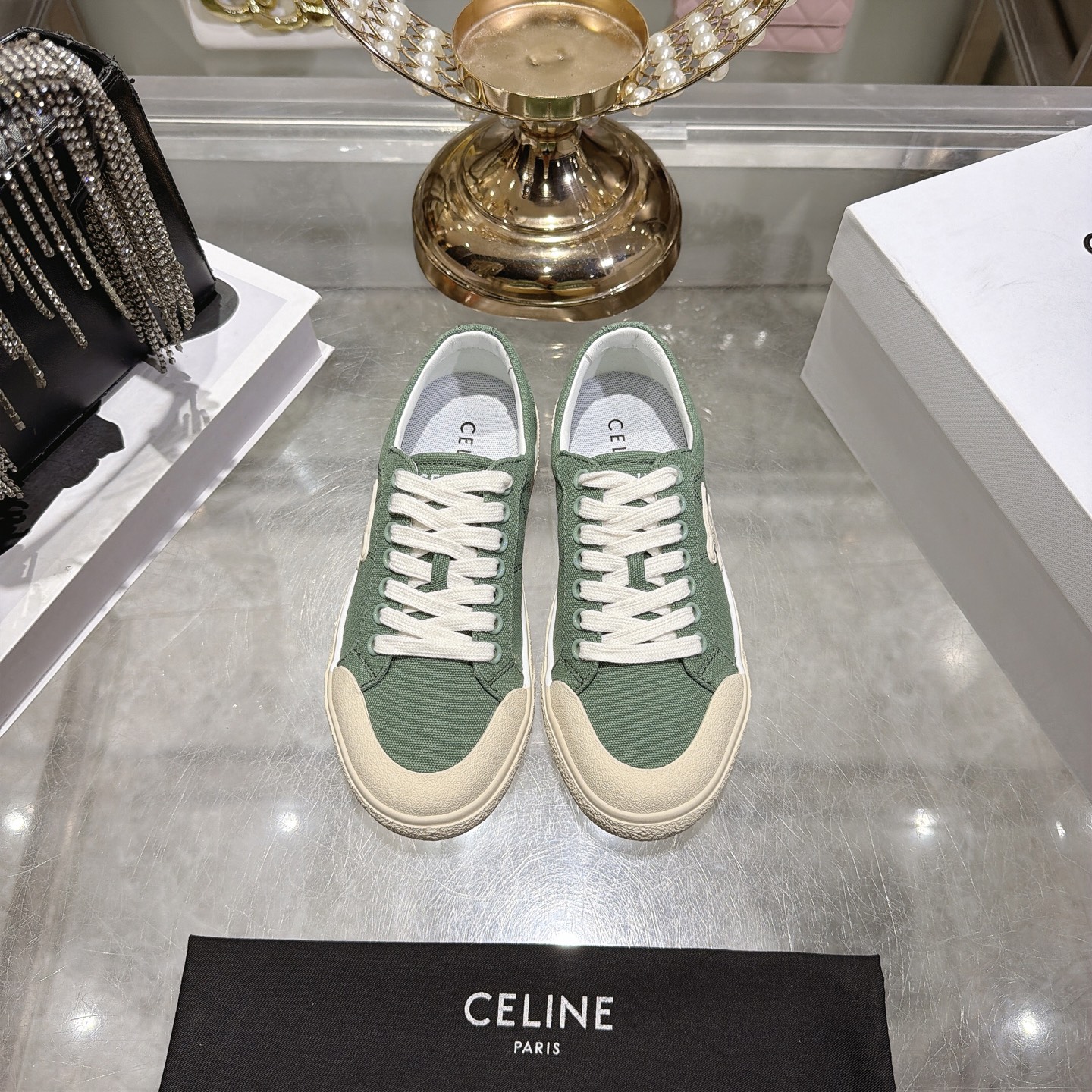 Celine 赛琳 26新款凯旋门德训鞋阿甘鞋帆布鞋休闲鞋 这是充满街头感的一双鞋子 延续 设计非常赞 这款鞋有它自己独特的设计