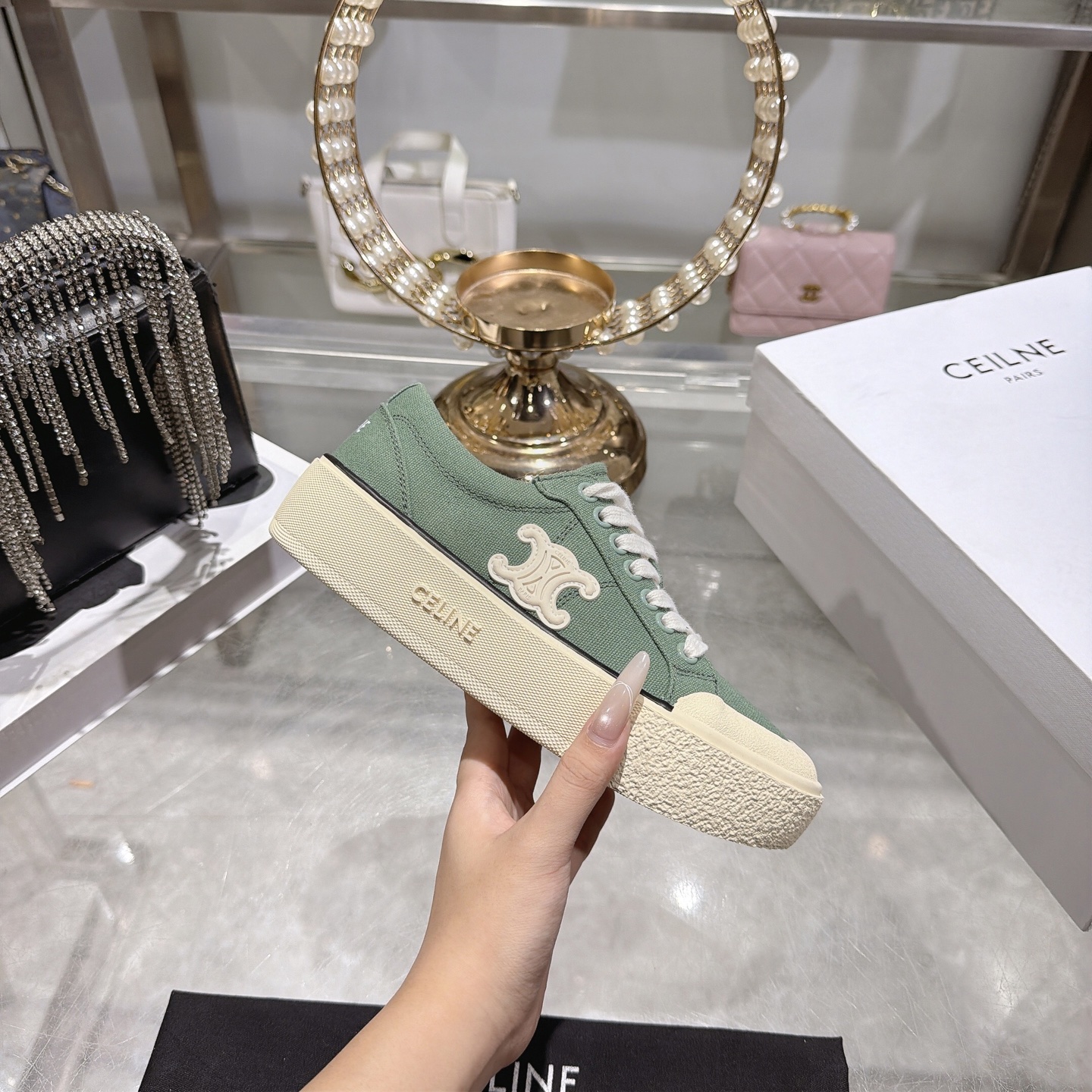 Celine 赛琳 26新款凯旋门德训鞋阿甘鞋帆布鞋休闲鞋 这是充满街头感的一双鞋子 延续 设计非常赞 这款鞋有它自己独特的设计