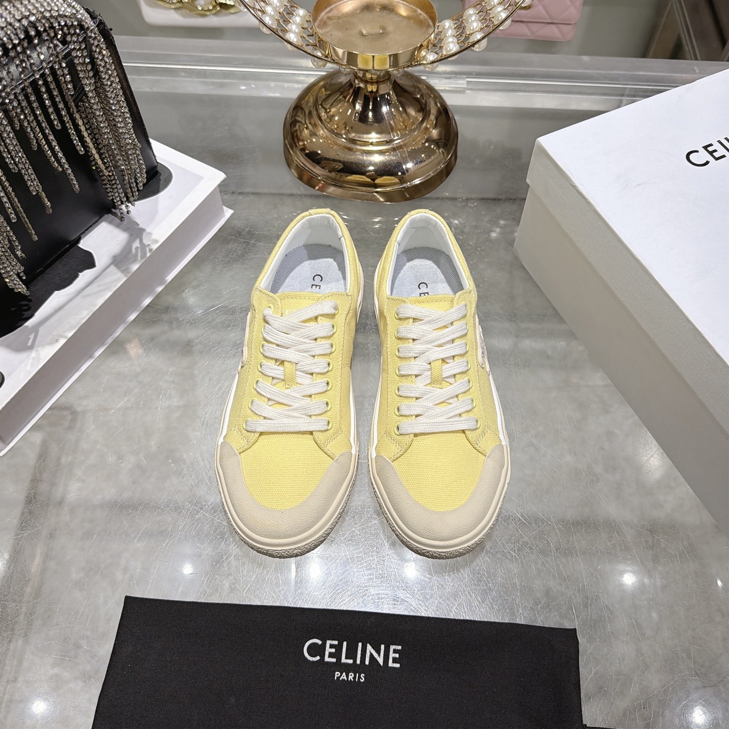 Celine 赛琳 26新款凯旋门德训鞋阿甘鞋帆布鞋休闲鞋 这是充满街头感的一双鞋子 延续 设计非常赞 这款鞋有它自己独特的设计