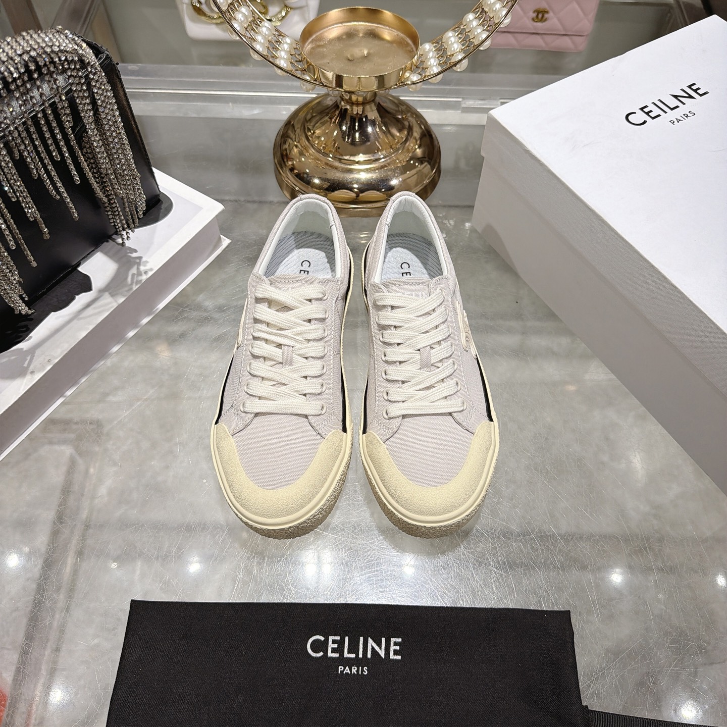 Celine 赛琳 26新款凯旋门德训鞋阿甘鞋帆布鞋休闲鞋 这是充满街头感的一双鞋子 延续 设计非常赞 这款鞋有它自己独特的设计