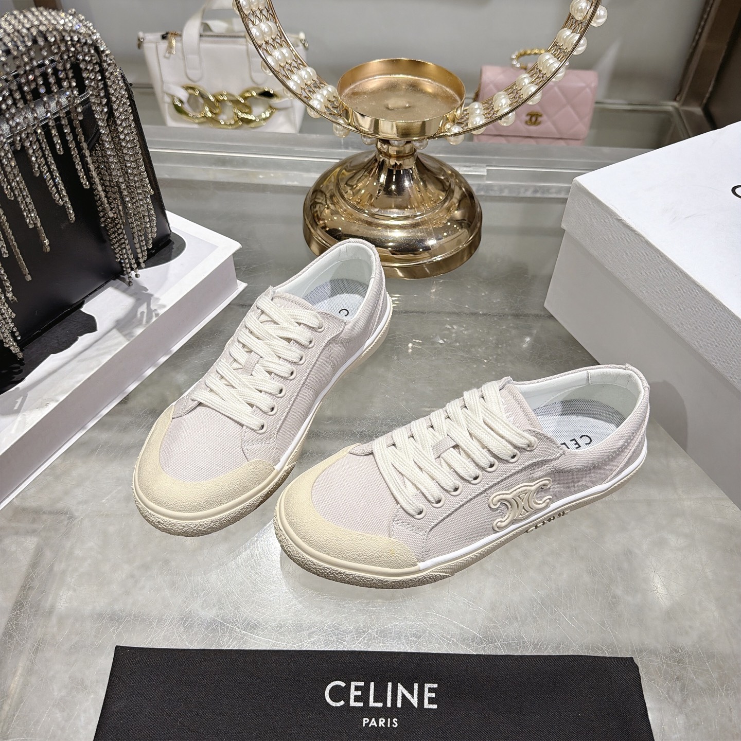 Celine 赛琳 26新款凯旋门德训鞋阿甘鞋帆布鞋休闲鞋 这是充满街头感的一双鞋子 延续 设计非常赞 这款鞋有它自己独特的设计