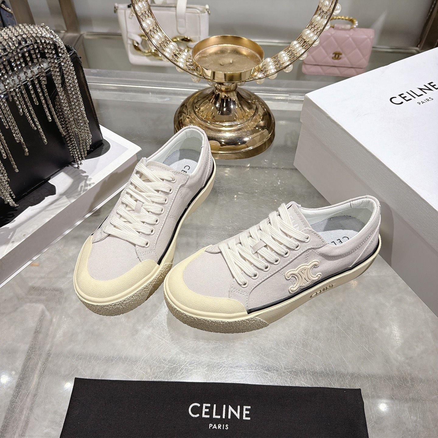 Celine 赛琳 26新款凯旋门德训鞋阿甘鞋帆布鞋休闲鞋 这是充满街头感的一双鞋子 延续 设计非常赞 这款鞋有它自己独特的设计