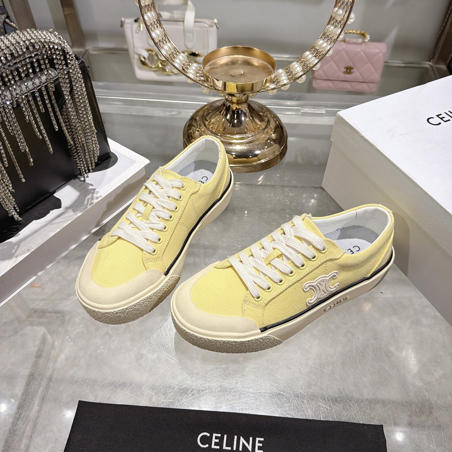 Celine 赛琳 26新款凯旋门德训鞋阿甘鞋帆布鞋休闲鞋 这是充满街头感的一双鞋子 延续 设计非常赞 这款鞋有它自己独特的设计