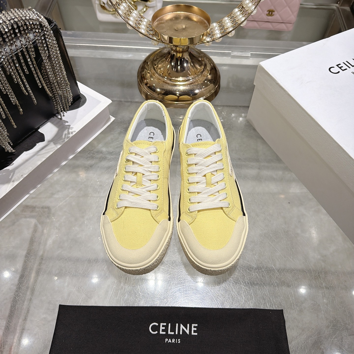 Celine 赛琳 26新款凯旋门德训鞋阿甘鞋帆布鞋休闲鞋 这是充满街头感的一双鞋子 延续 设计非常赞 这款鞋有它自己独特的设计