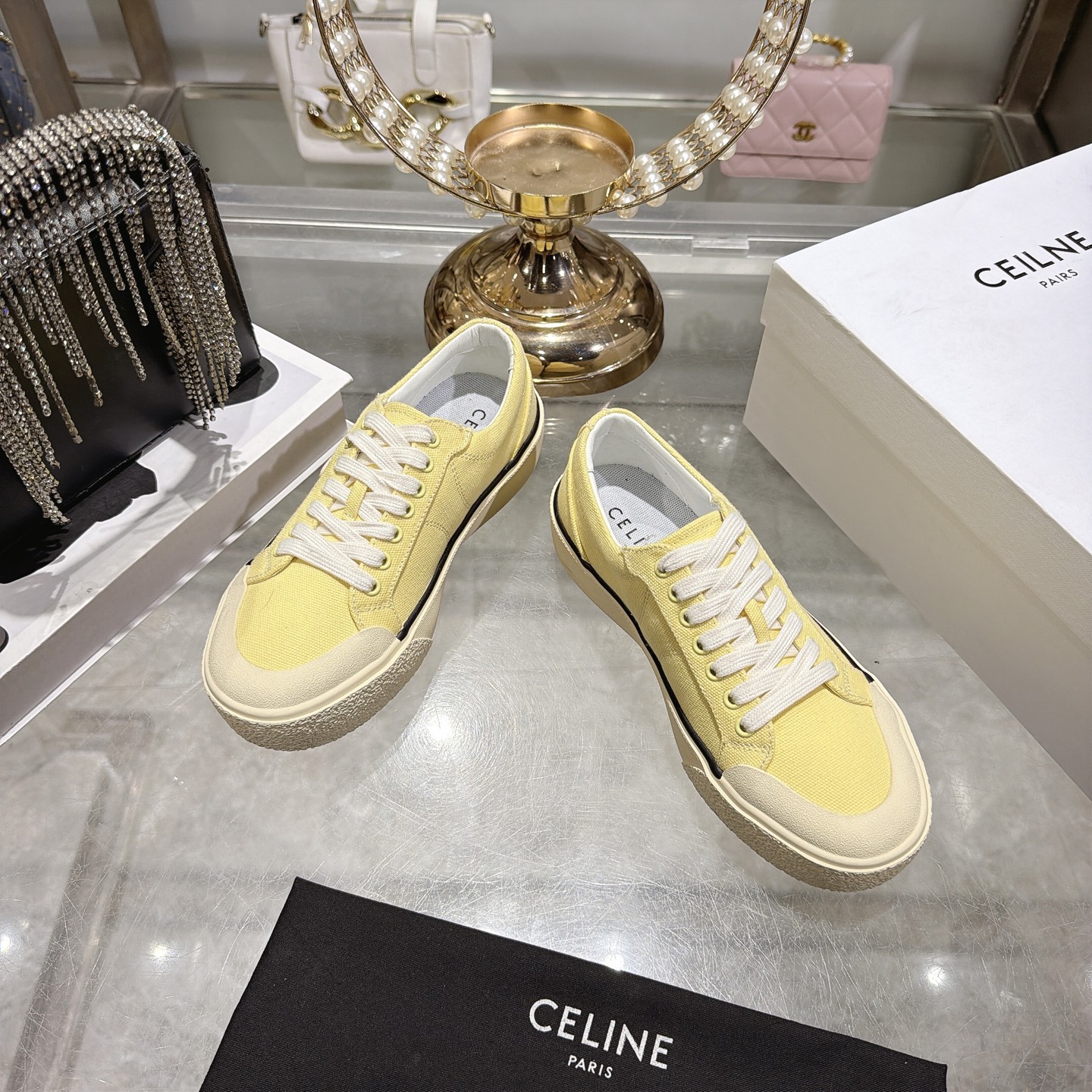 Celine 赛琳 26新款凯旋门德训鞋阿甘鞋帆布鞋休闲鞋 这是充满街头感的一双鞋子 延续 设计非常赞 这款鞋有它自己独特的设计