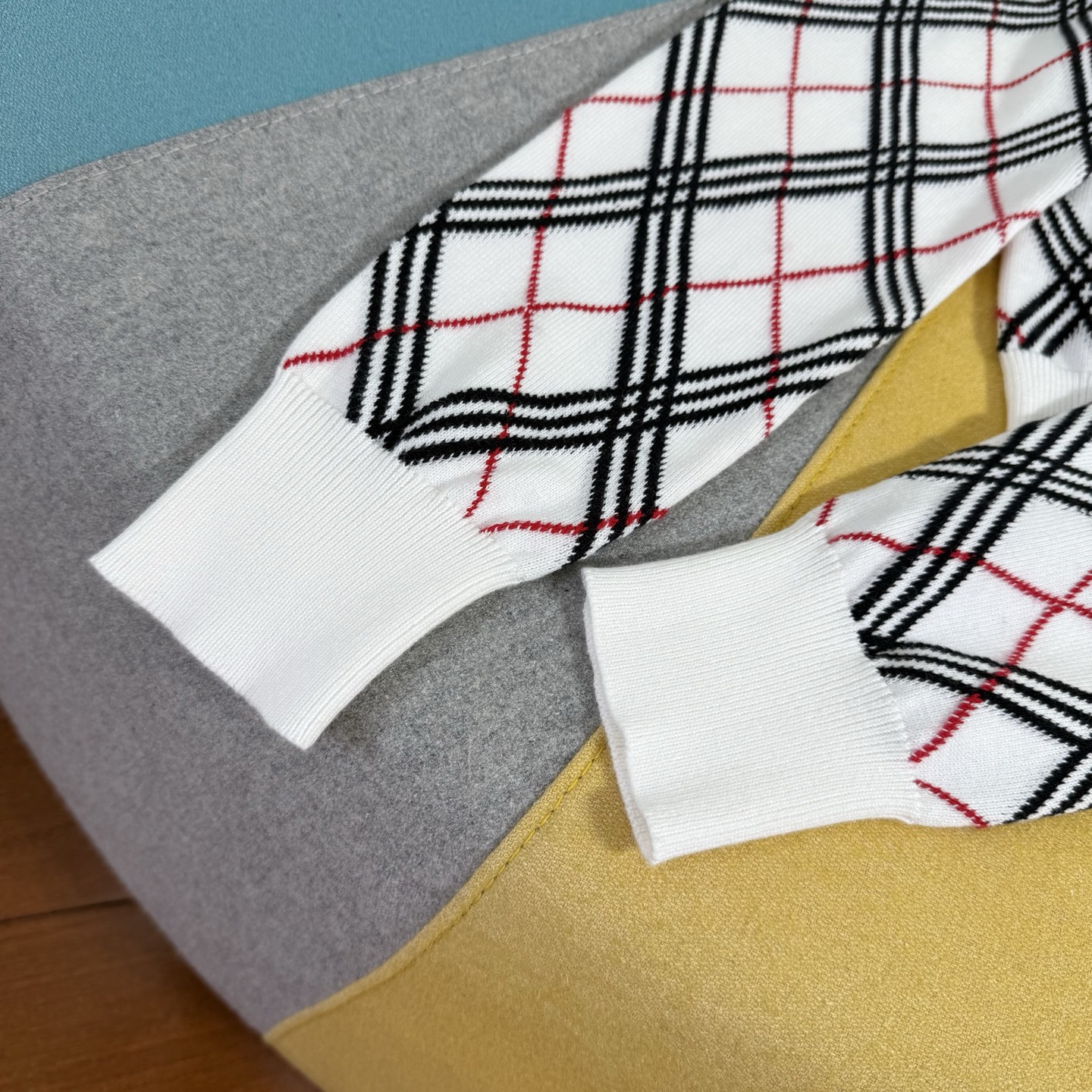 Autumn Knitted Cardigan Sweater for Women, Cropped Fit with Jacquard Plaid Design 6 i1753889673331 1941 0 4