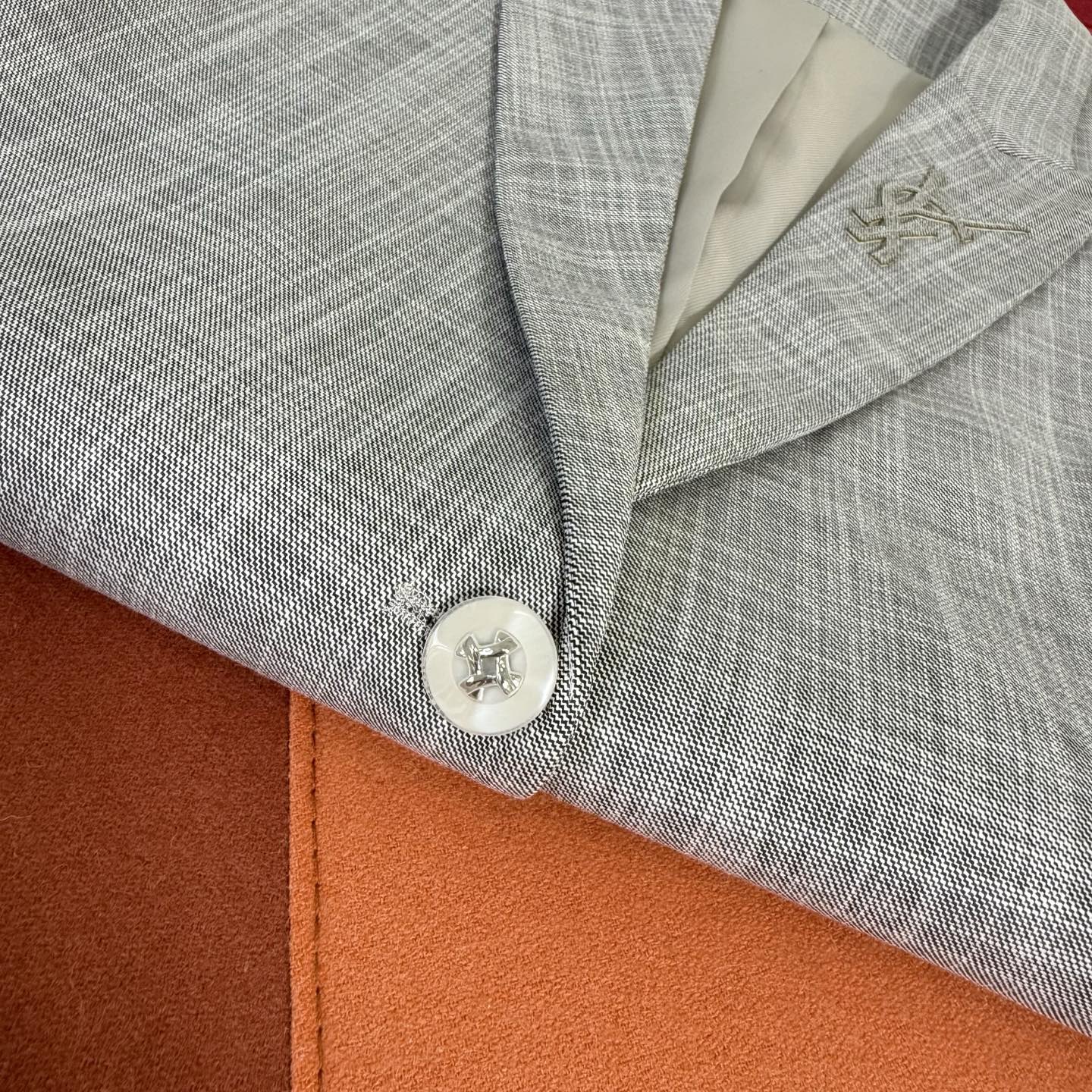 Silver Pattern Button Vest: New Autumn Logo, Laser Embroidery, and Slimming Fit 7 i1756726900136 2775 0 5
