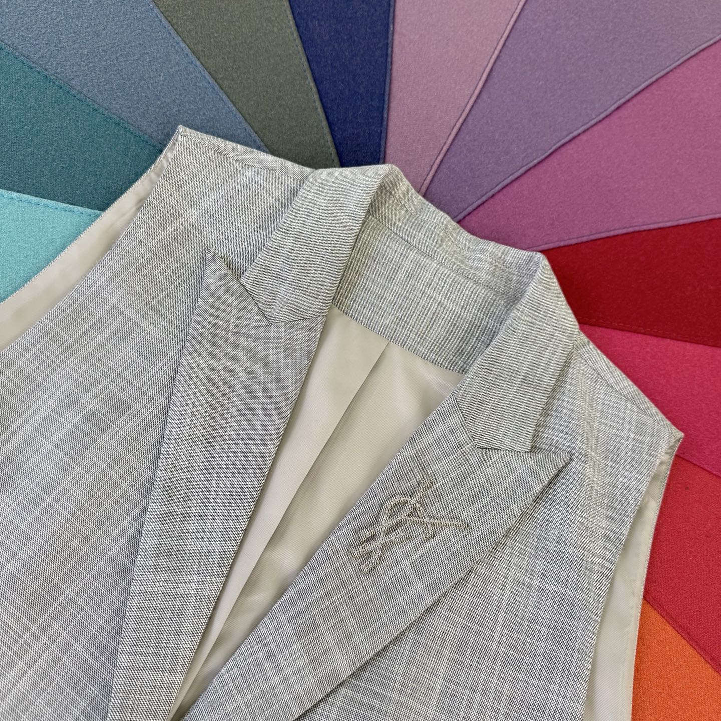 Silver Pattern Button Vest: New Autumn Logo, Laser Embroidery, and Slimming Fit 4 i1756726900185 1263 0 2