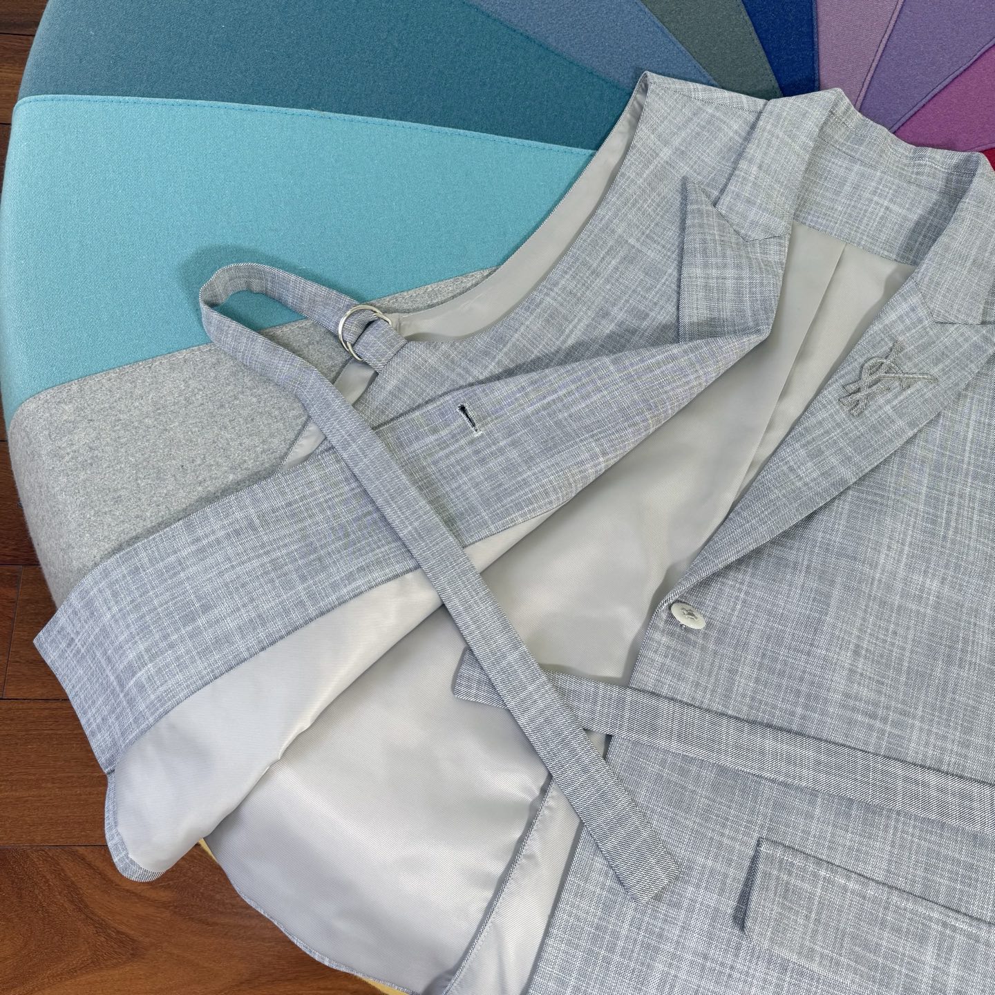 Silver Pattern Button Vest: New Autumn Logo, Laser Embroidery, and Slimming Fit 5 i1756726900407 3073 0 3
