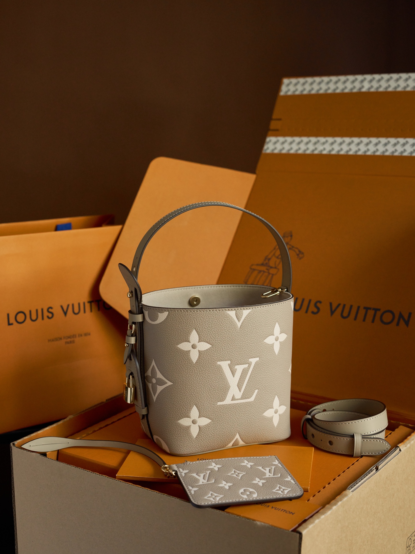 𝐀𝐋𝐋 𝐈𝐍 𝐁𝐁 Bolso #️⃣ M13045 18 x 12 x 16 cm (Al x An x Largo)