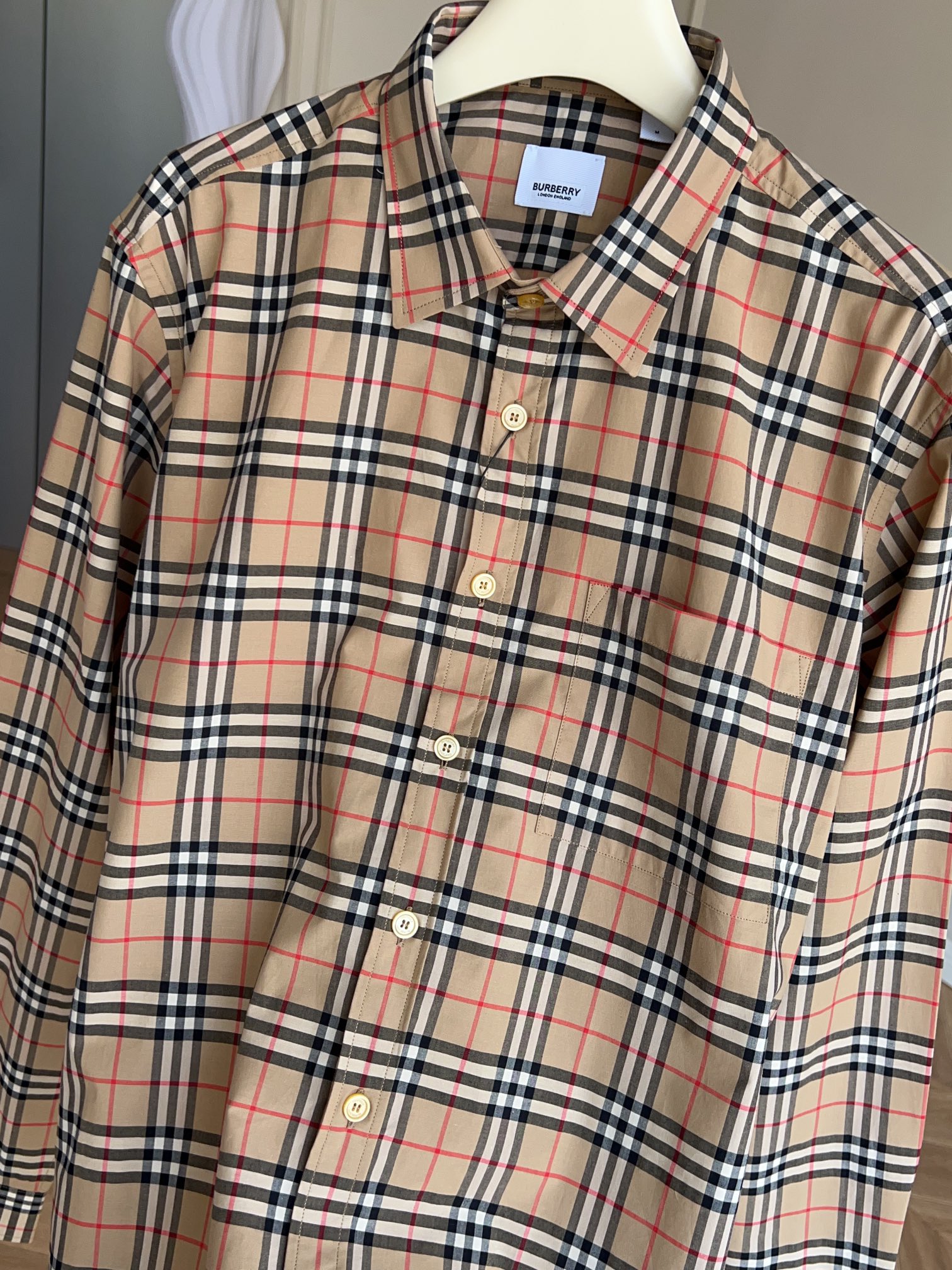 BURBERRY巴宝莉领尖扣衣领Vintage小格纹棉质衬衫最为经典的款式村衫它早已变成了BUR的限定系