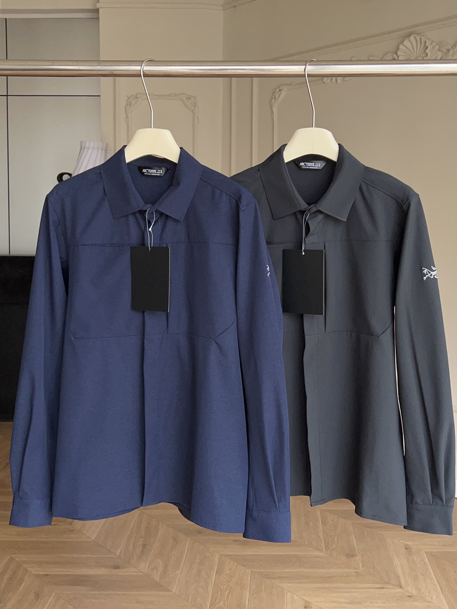 NO:120530,.Polo neck long-sleeved quick-drying T-shirt achieves the characteristics of fashion and leisure. The effect behind the body is not comparable to that of ordinary shirts. Whether it is comfortable or crisp, it has reached a new level!  !  !  Fabric 90 polyester fiber 10 spandex, quick-drying, breathable and lightweight, with high elasticity on all sides, no words to say, and it is strong and durable, with first-class tear resistance!  Very professional outdoor functional fabric!  Special machines are used, and the excess fabric is cut off while sewing, the details are more in place, and the inner and outer threads are also processed multiple times, and the threads are basically eliminated!  The low-key embroidery mark on the arms is thick and elegant, not easy to disconnect, and it also outlines a low-key and atmospheric style!  Exquisite bird logo print, dazzling!  Visually give you blatant self-confidence and add your own unique sense of advancedness!  The customer-supplied zipper is laminated on the front and adopts a hidden snap buckle design, which is refreshing and simple. The plaid is designed with a hidden snap design, which is more elegant in appearance, and the side opening is reinforced, which improves comfort and durability. The polo collar design, which adopts a hidden snap buckle design, which is more elegant in appearance, and the side opening is reinforced, which improves comfort and durability. 3D three-dimensional cutting, which is convenient to put on and take off, flexibility and comfort, and the underarm corner cloth can ensure freedom of movement!  Comfortable, laminated front placket, hidden button design, refreshing and simple. Autumn and winter style, four-sided quick-drying polo shirt!  This shirt is very versatile, has great flexibility, can be worn in urban life, daily work, outdoor sports, classic style, simpler lines, more comfortable to wear, elegant appearance, suitable for more occasions, Shirts, Tees, t-shirt, alexander wang19860909.Polo领长袖速干T恤衫 实现了时尚休闲的的特质~举手投足问释放率性洒脱上身后的效果不是一般衬衫可以比拟的,不管是舒活度 还是挺括度 都达到了一个新的高度！！！ 面料90聚酯纤维10氨纶,速干、透气轻量化,四面大弹力,舒适感没话说,而且结实耐操,抗撕裂效果一流！很专业的户外机能面料！ 采用特殊机器,一般缝制一边剪掉多余面料,细节处理更加到位,里外线头也是多道处理,线头基本都被消灭！ 手臂低调的刺绣标 ,厚实大气不易掉线,更是勾勒出了低调的大气款式！ 精致鸟logo印花,耀眼夺目！视觉上给予你明目张胆的自信,增加属于自己的独特高级感！ 客供拉链,正面层压门襟,采用隐藏式按扣设计,清爽简洁,开襟采用隐藏扣设计,外观更雅致,侧开口有贴带加固,提高了舒适性和耐久性. polo领设计,开襟采用隐藏按扣设计,外观更雅致,侧开口有贴带加固,提高了舒适性和耐久性.3D立体裁剪,穿脱很方便,灵活性和舒适性,腋下插角布可确保活动自如！合体舒适,正面层压门襟,采用隐藏式纽扣设计,清爽简洁 秋冬款四面弹速干polo衫 ！此款衫非常百搭,弹力量大,都市生活,日常上班 ,户外运动都可以穿着,款式经典,线条更简洁,穿着更舒服,外观优雅,适合更多场合,,shirts,tees，t-shirt,alexander wang,Men's clothing