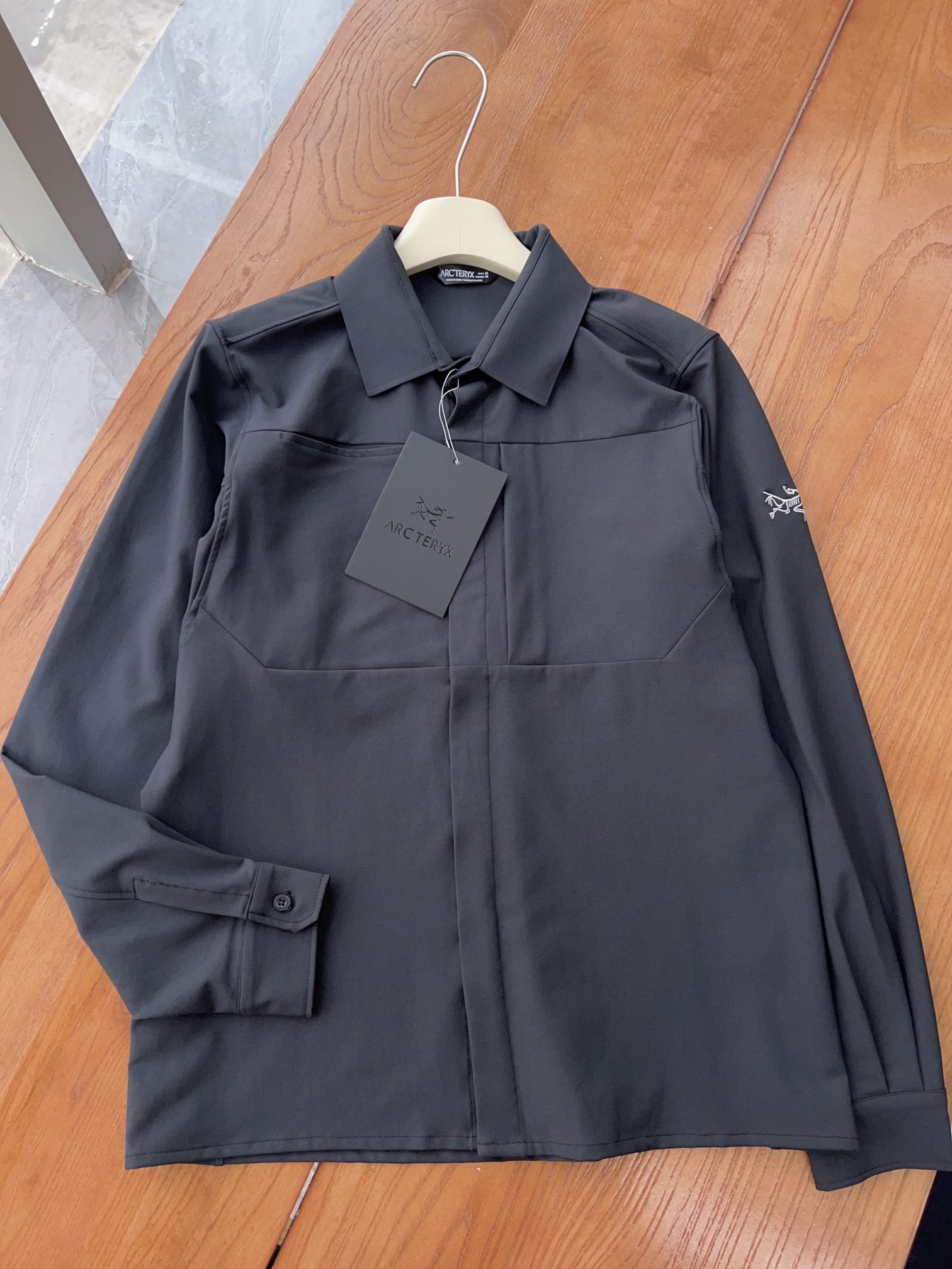 NO:120521,. Black The fabric is thin, breathable, soft and elastic, which improves ergonomic freedom and can be easily layered in a jacket, and the friction between the fabrics is silent when worn, Jackets & coats, alexander wang19860909. 黑色 其面料轻薄、透气且柔软,富有弹性,提高了人体工学自由度,可轻松叠穿在外套里,并且穿着时面料间的摩擦安静无声,,jackets & coats,alexander wang,Men's clothing