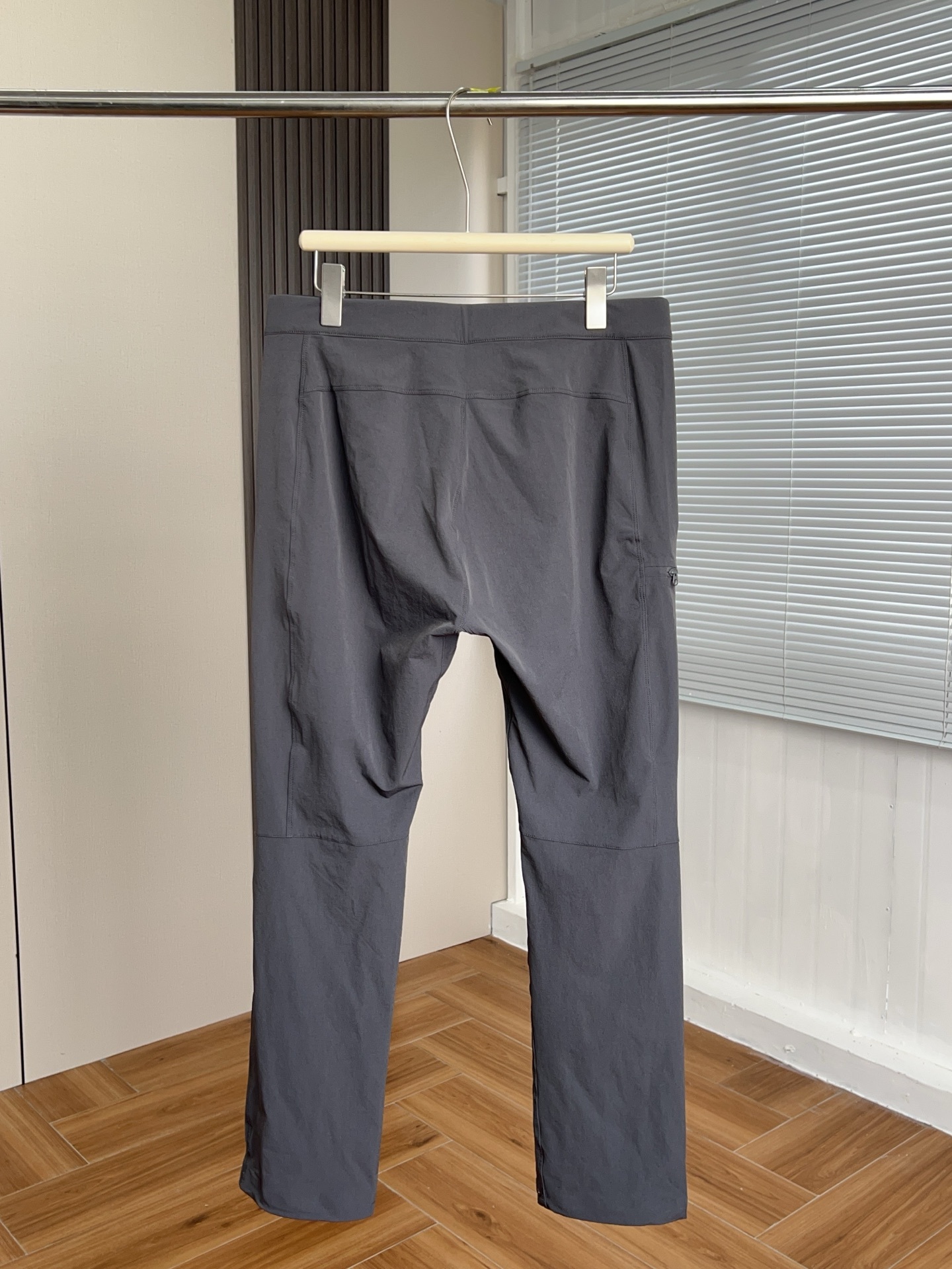 ARC‘TERYX/始祖鸟 皮肤裤轻量科技春夏薄款工装登山冲锋直筒休闲裤男
王炸牛裤!鼎力推荐!真正的